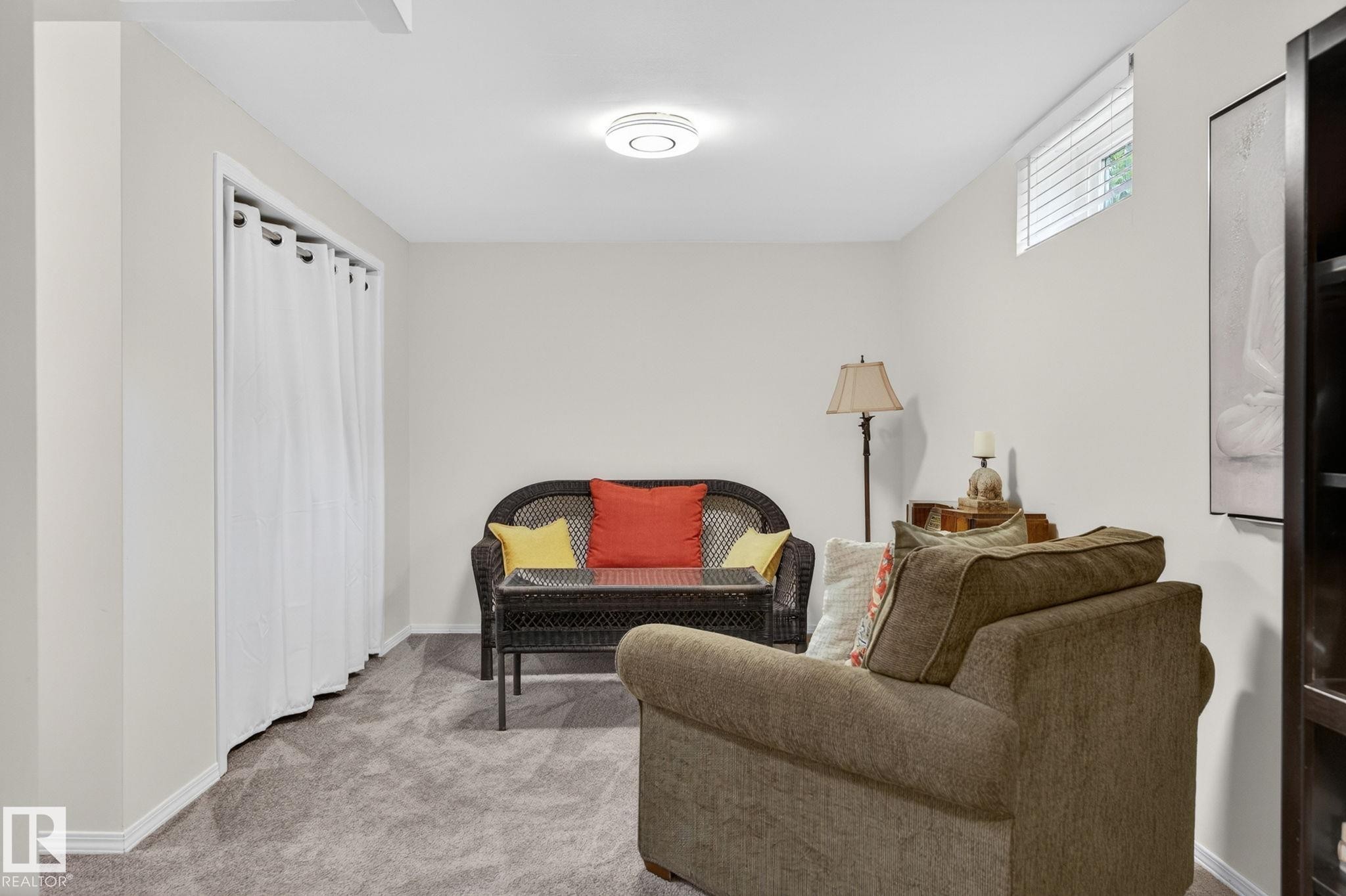 10108 144 Street Nw, Edmonton, AB - Indoor