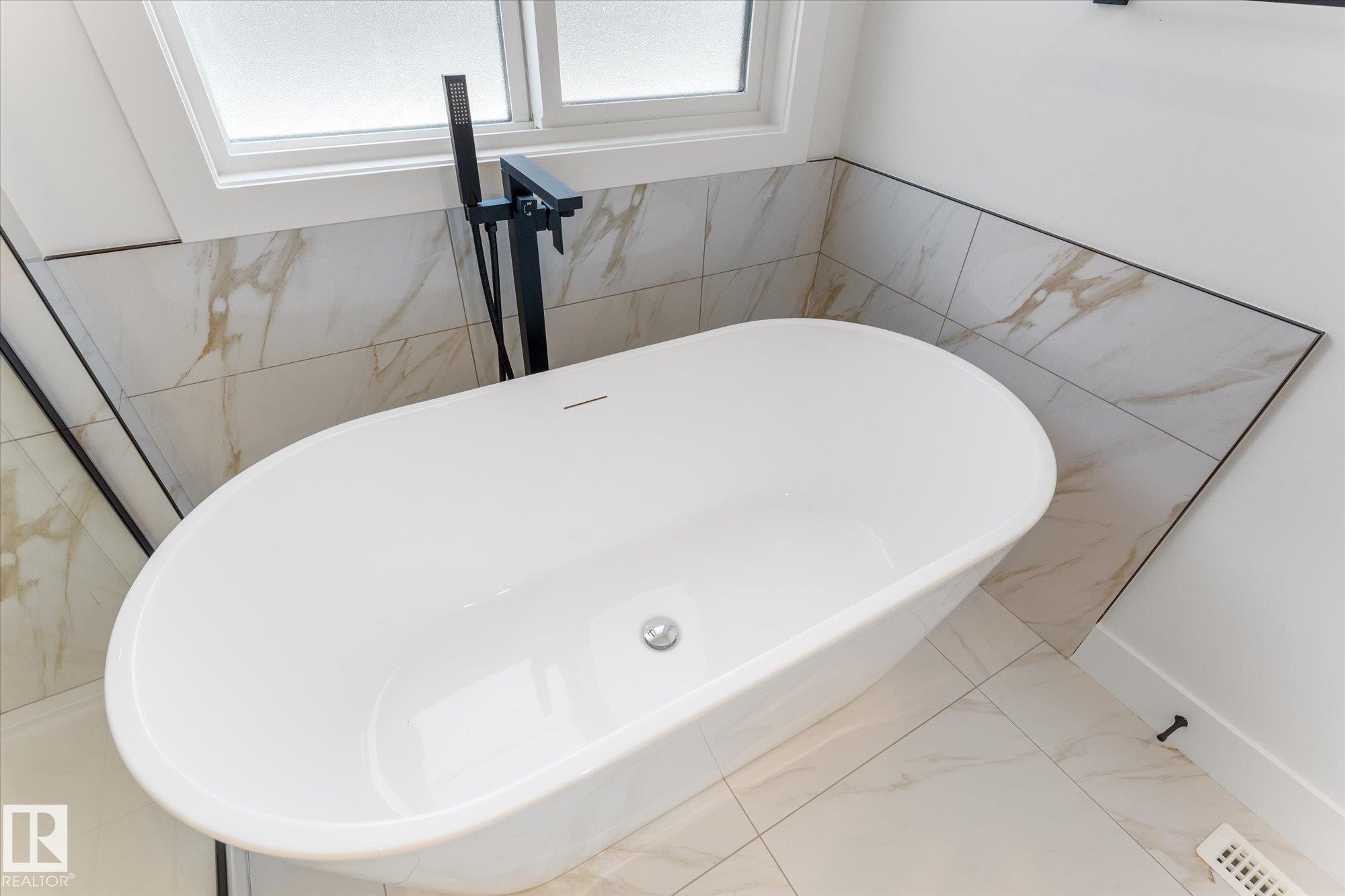 12 Cobblestone Gate, Spruce Grove, AB - Indoor Photo Showing Bathroom