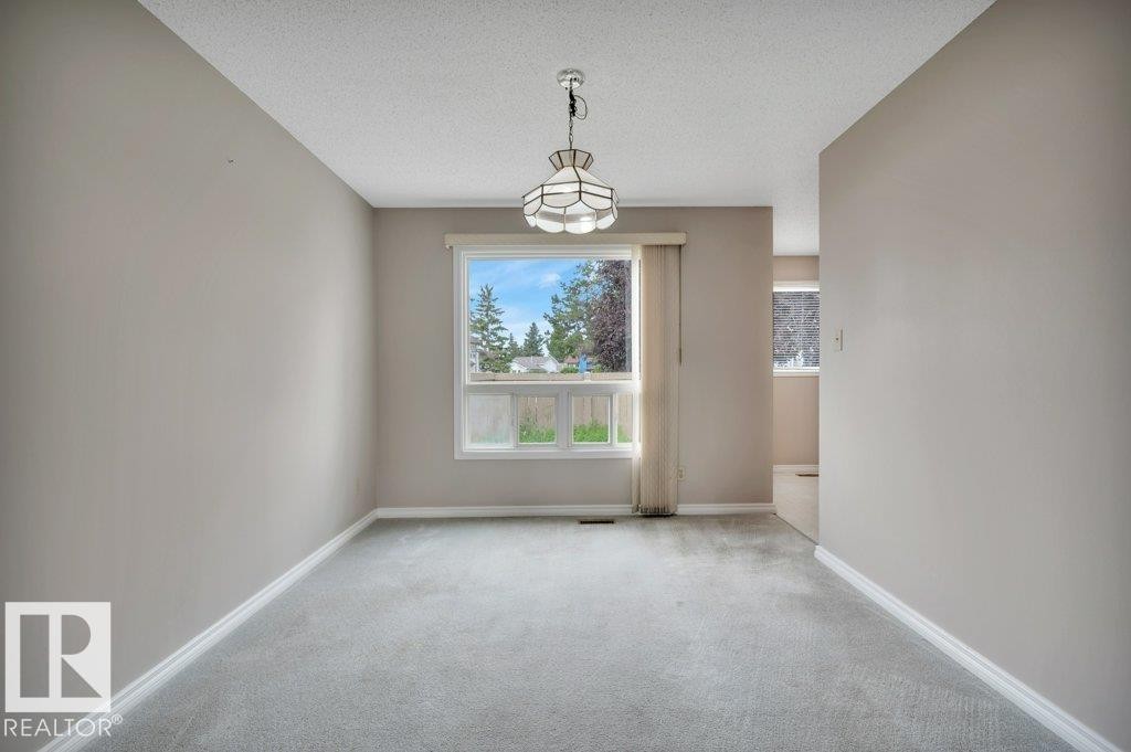 #22 1651 46 St Nw, Edmonton, AB - Indoor Photo Showing Other Room