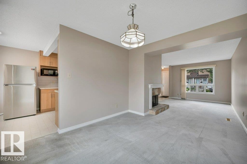 #22 1651 46 St Nw, Edmonton, AB - Indoor