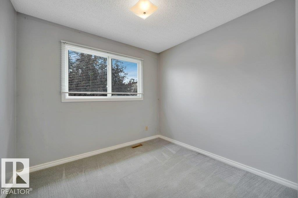 #22 1651 46 St Nw, Edmonton, AB - Indoor Photo Showing Other Room