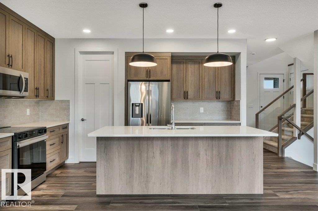 13 Hillwood Terrace, Spruce Grove, AB - Indoor Photo Showing Kitchen With Stainless Steel Kitchen With Upgraded Kitchen