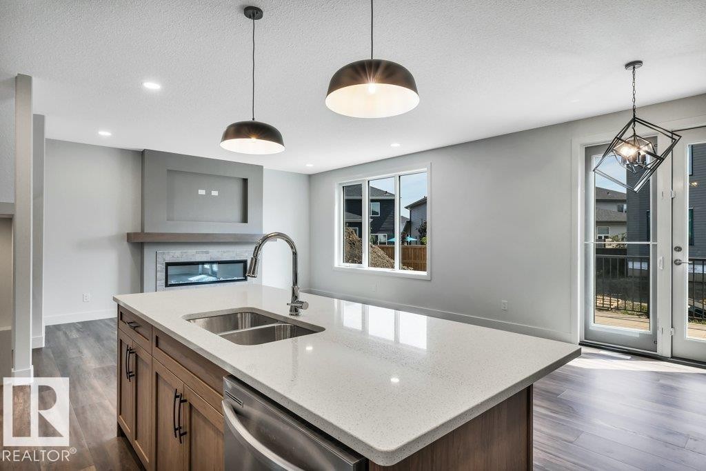 13 Hillwood Terrace, Spruce Grove, AB - Indoor Photo Showing Kitchen With Double Sink