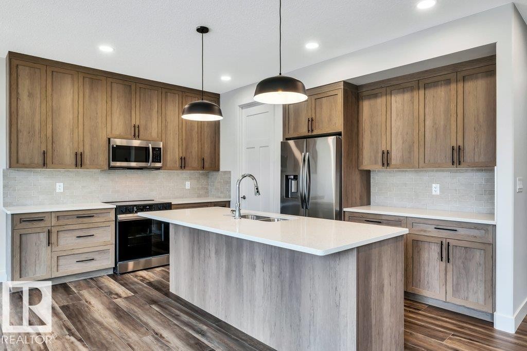 13 Hillwood Terrace, Spruce Grove, AB - Indoor Photo Showing Kitchen With Stainless Steel Kitchen With Double Sink With Upgraded Kitchen