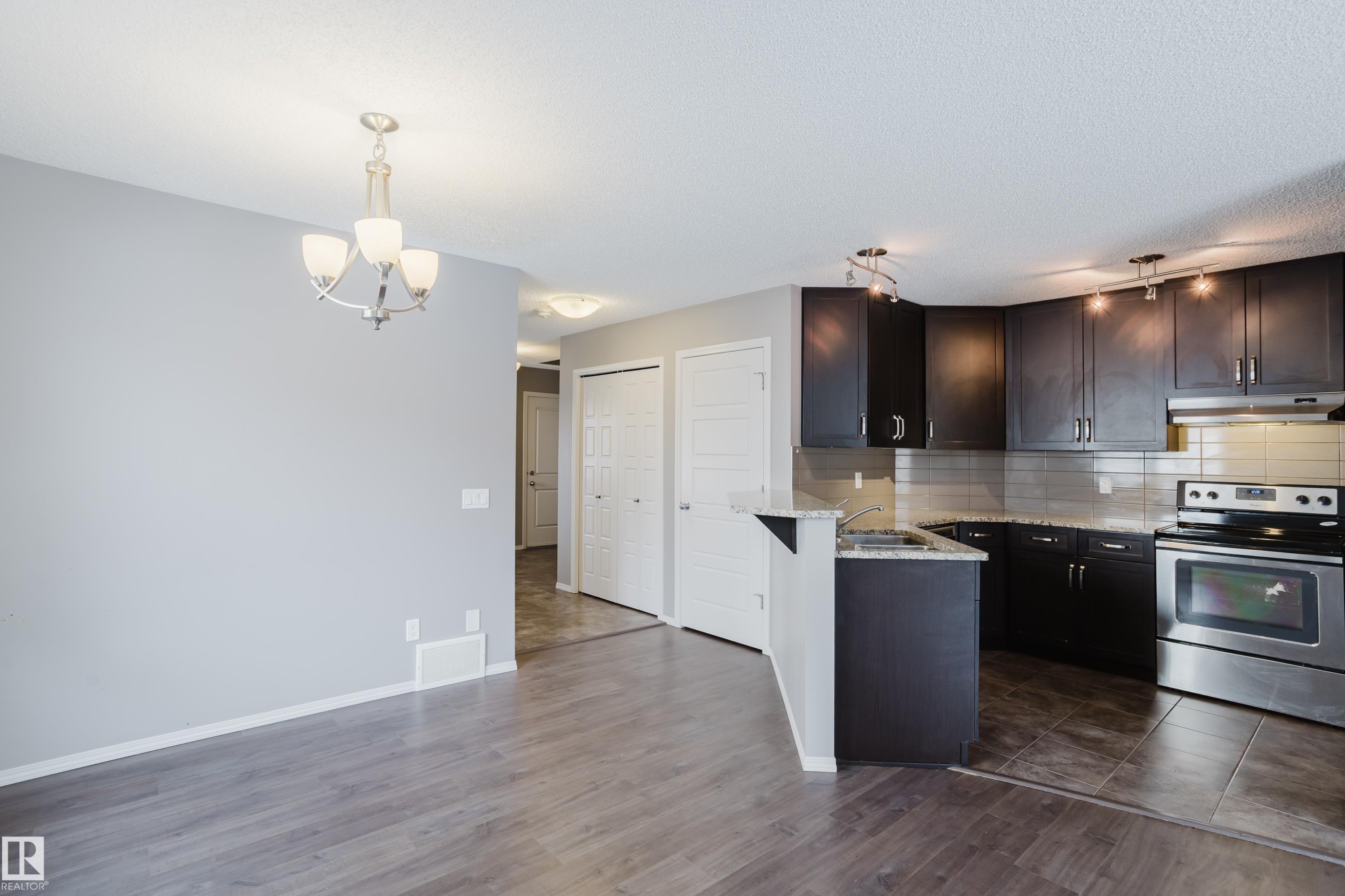 14009 164 Avenue Nw, Edmonton, AB - Indoor Photo Showing Kitchen