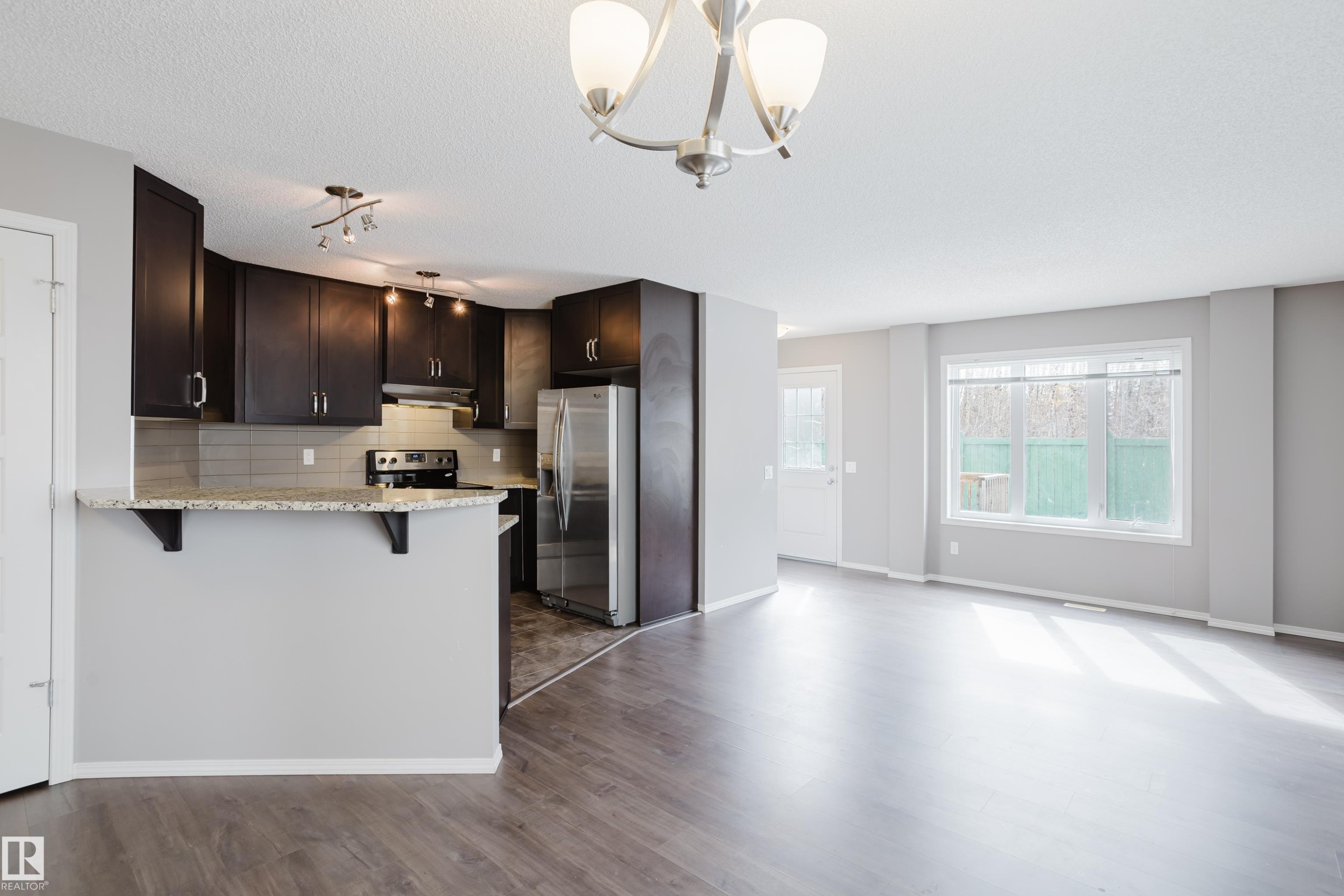 14009 164 Avenue Nw, Edmonton, AB - Indoor Photo Showing Kitchen