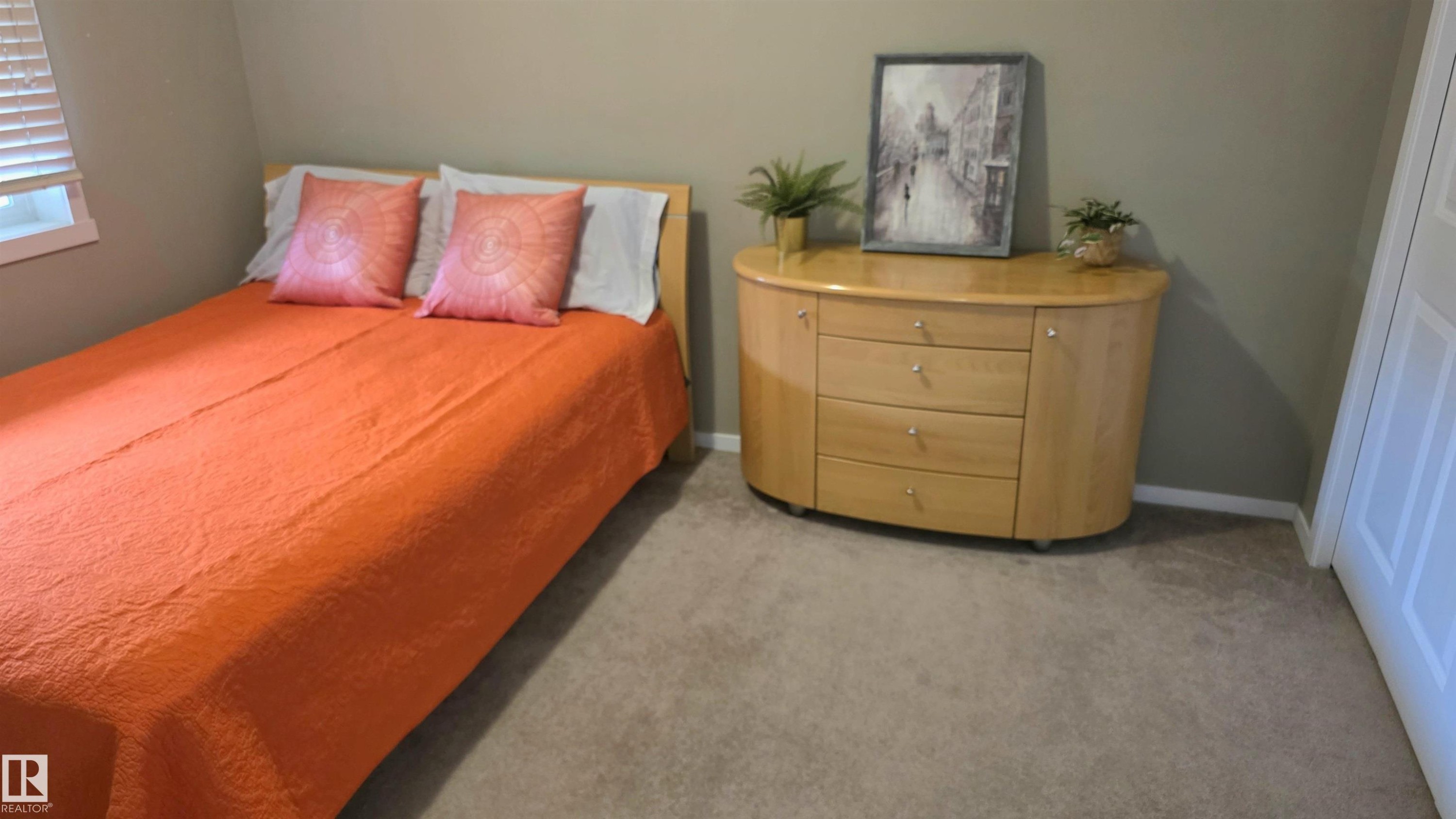 #310 5370 Chappelle Rd Sw Sw, Edmonton, AB - Indoor Photo Showing Bedroom