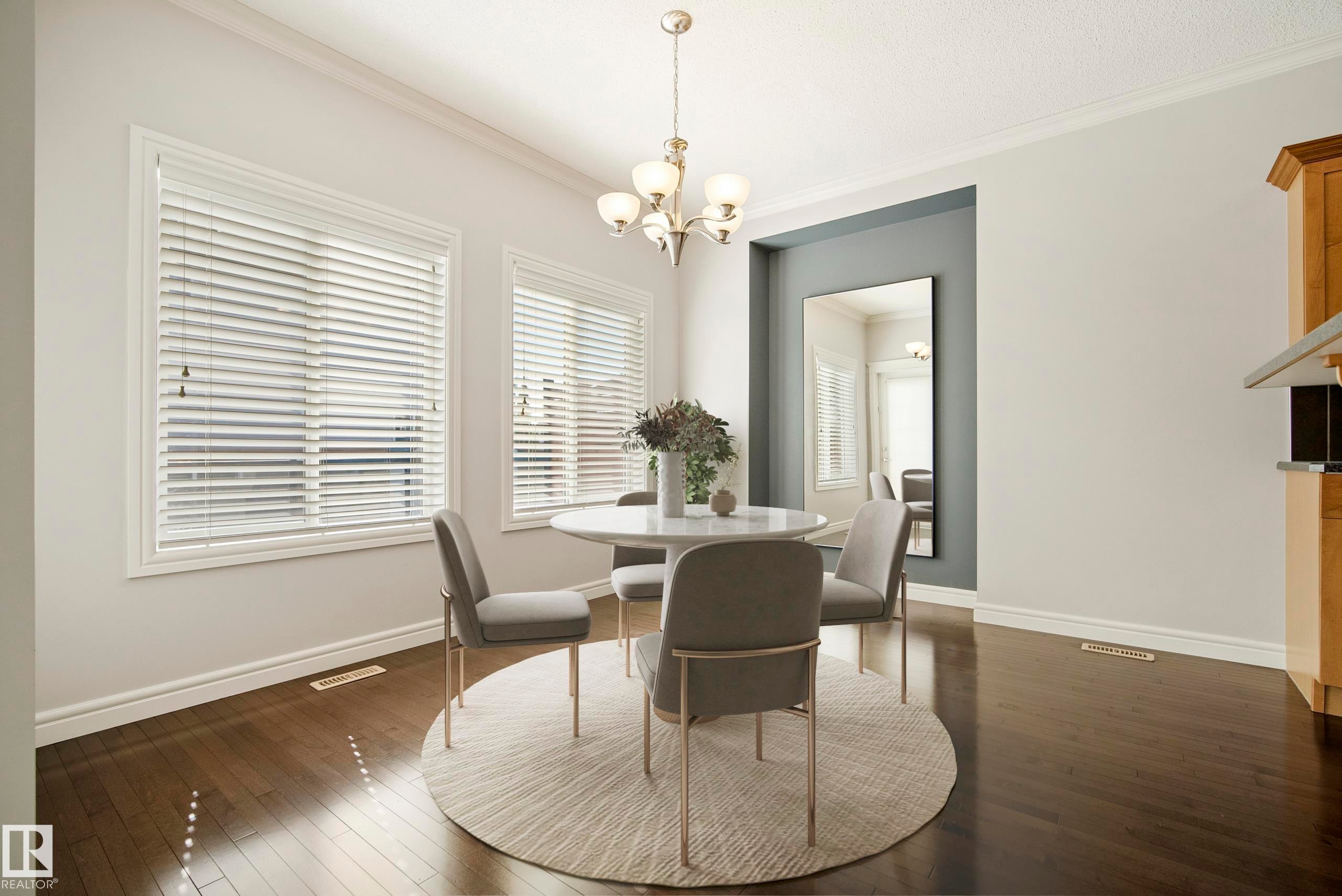 8385 Shaske Crescent Nw, Edmonton, AB - Indoor Photo Showing Dining Room
