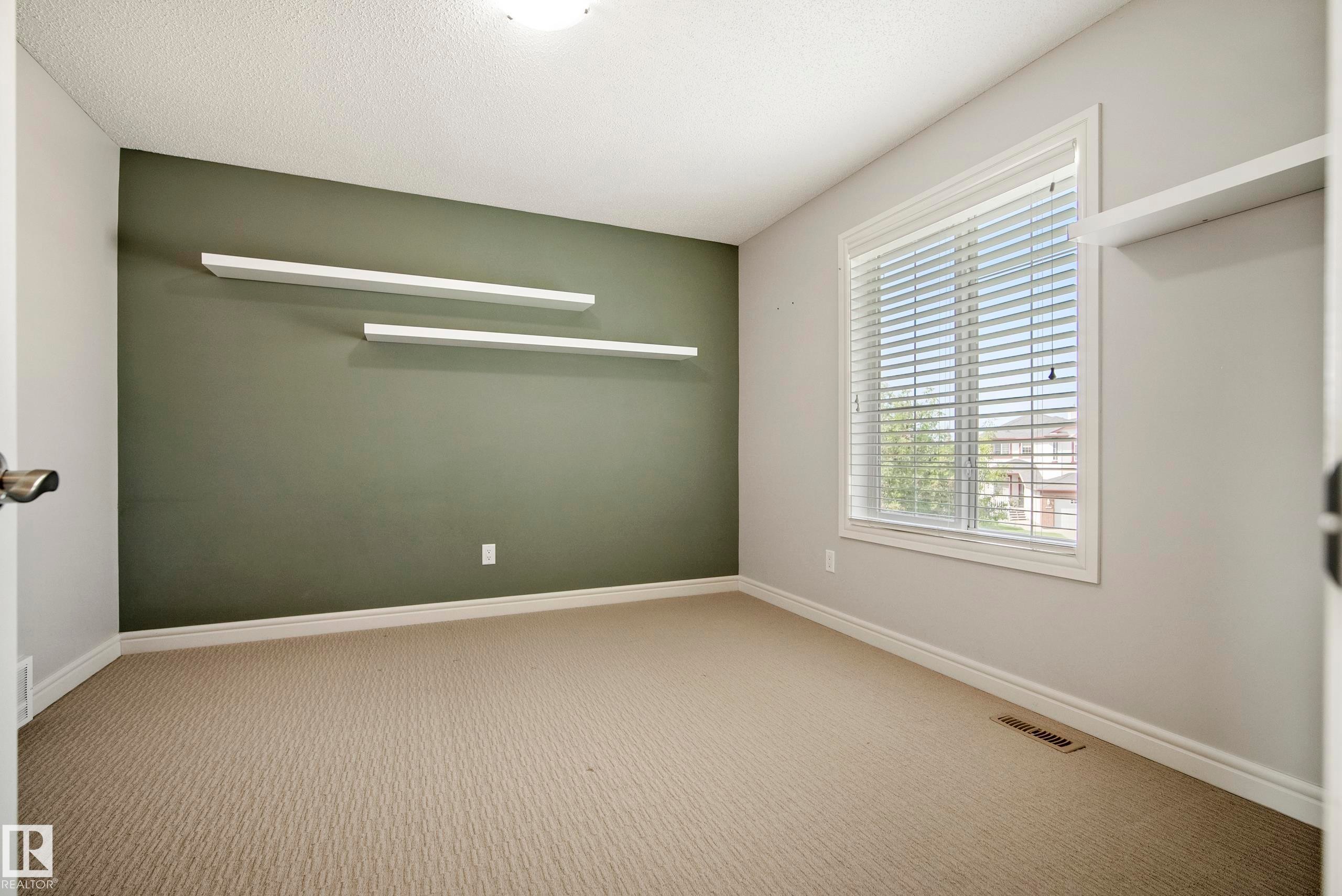 8385 Shaske Crescent Nw, Edmonton, AB - Indoor Photo Showing Other Room