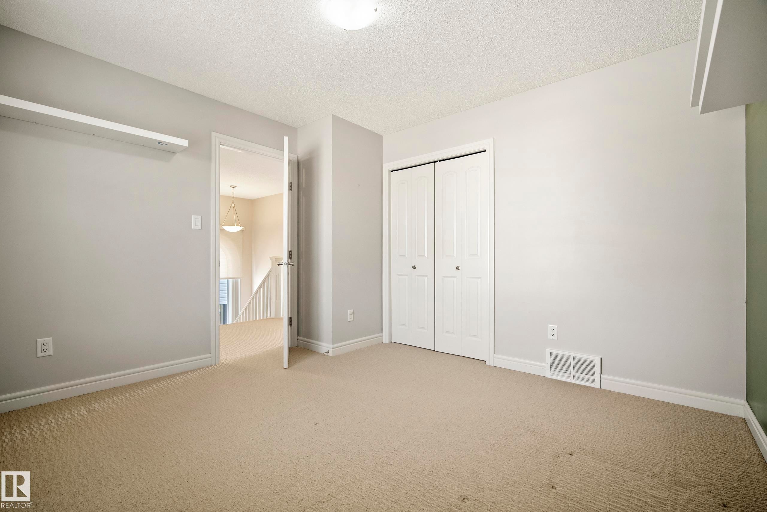 8385 Shaske Crescent Nw, Edmonton, AB - Indoor Photo Showing Other Room