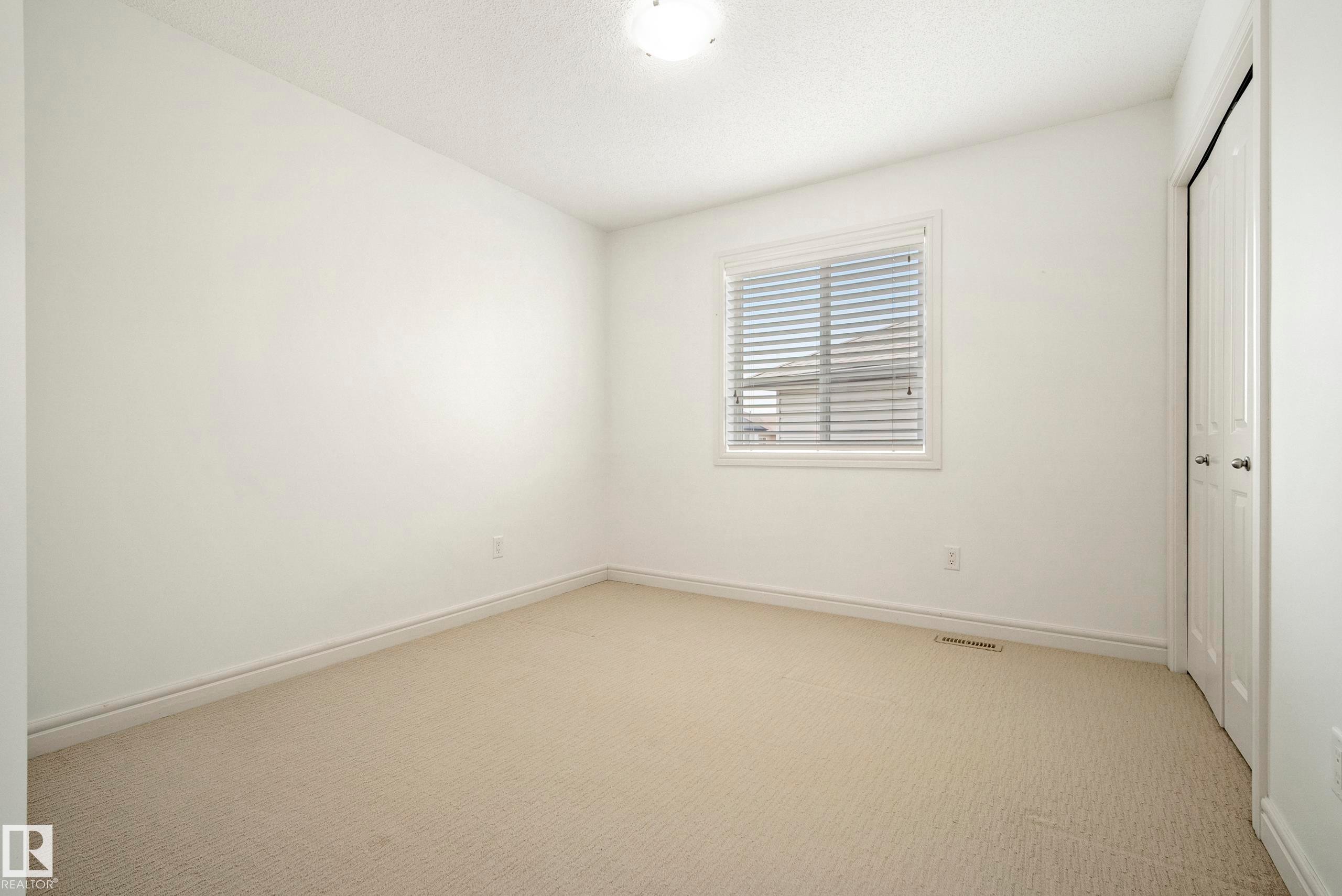 8385 Shaske Crescent Nw, Edmonton, AB - Indoor Photo Showing Other Room