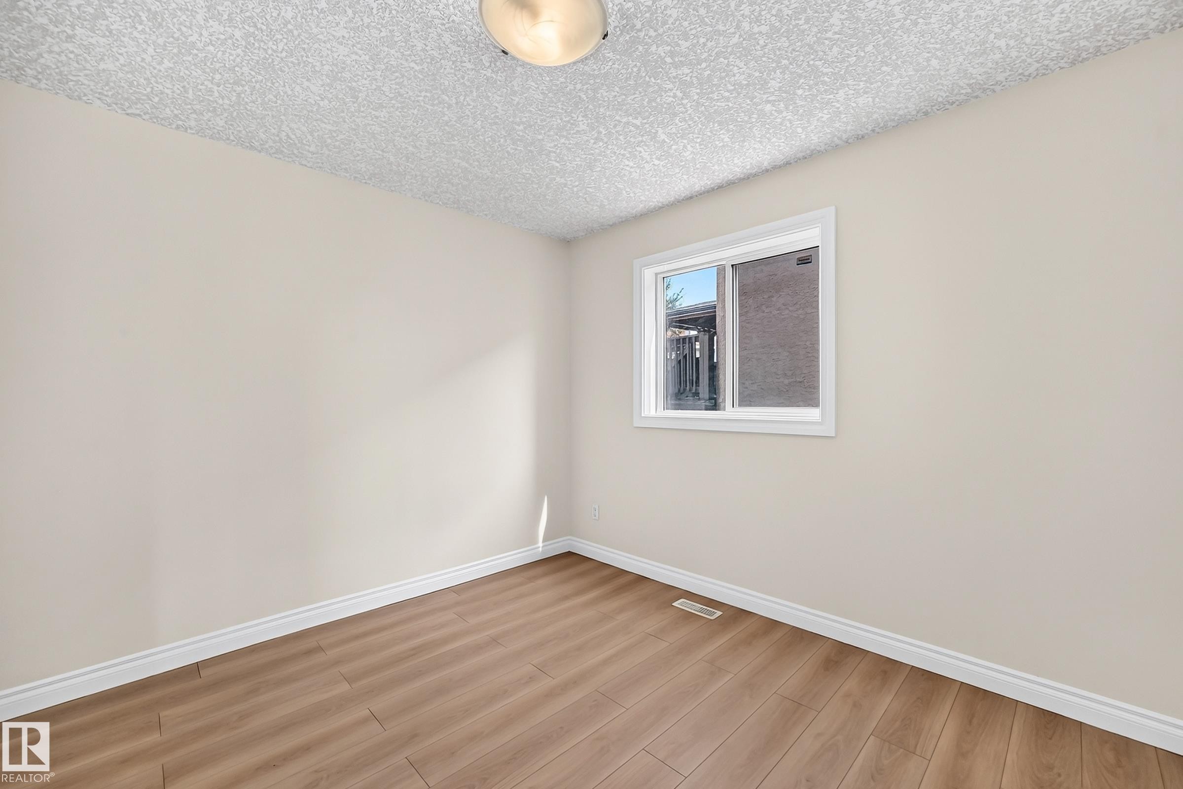 16619 72 Street Nw, Edmonton, AB - Indoor Photo Showing Other Room