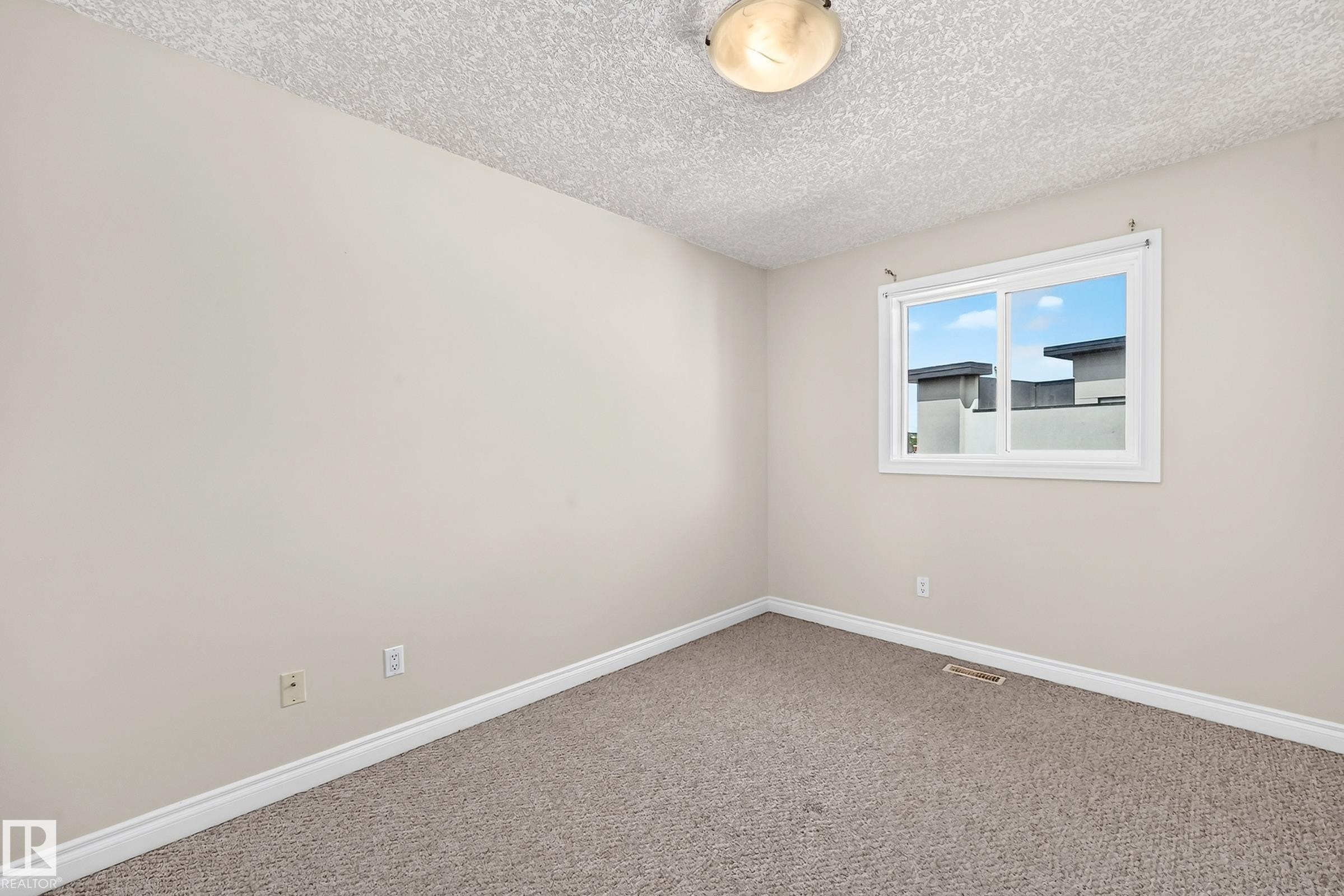 16619 72 Street Nw, Edmonton, AB - Indoor Photo Showing Other Room