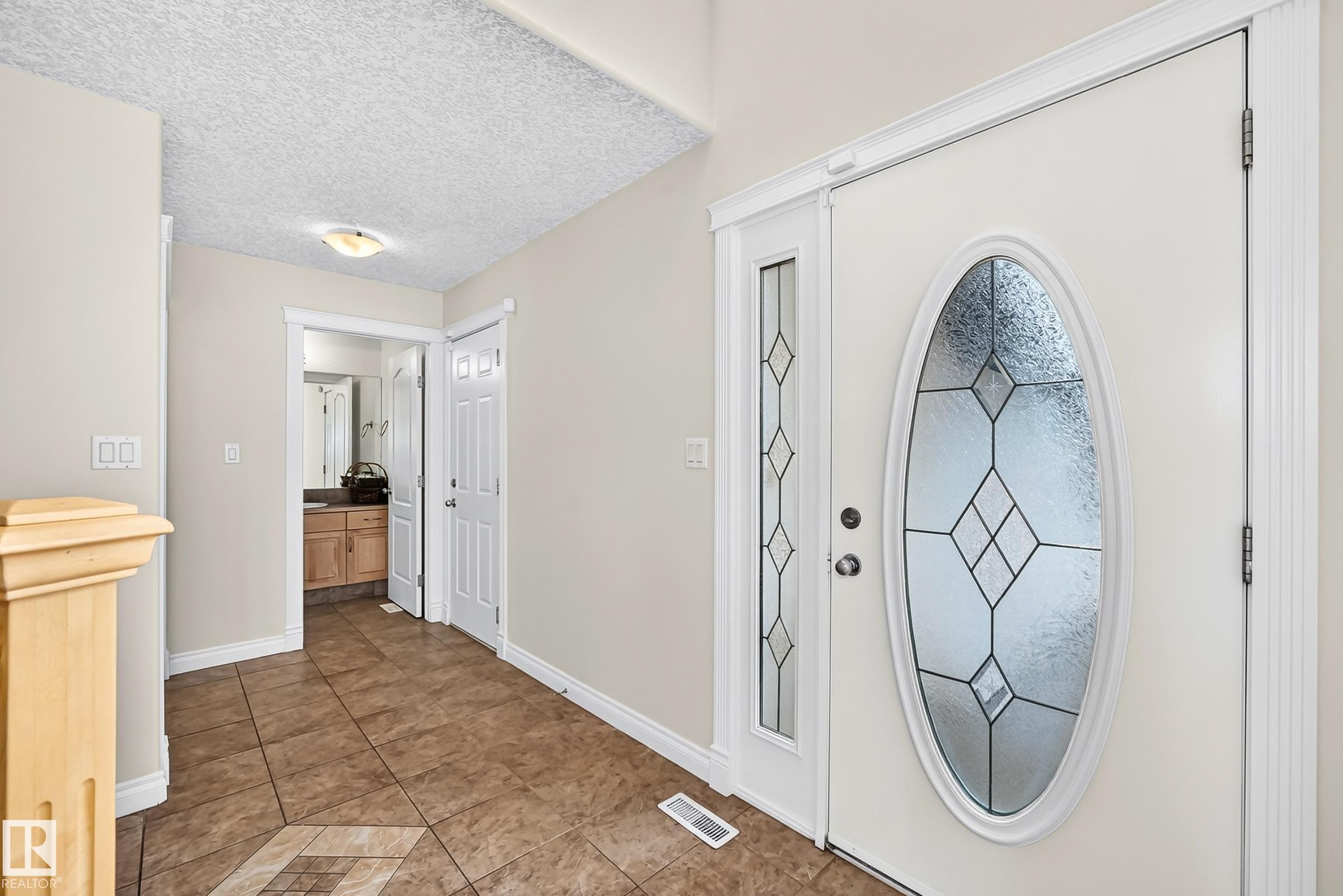 16619 72 Street Nw, Edmonton, AB - Indoor Photo Showing Other Room