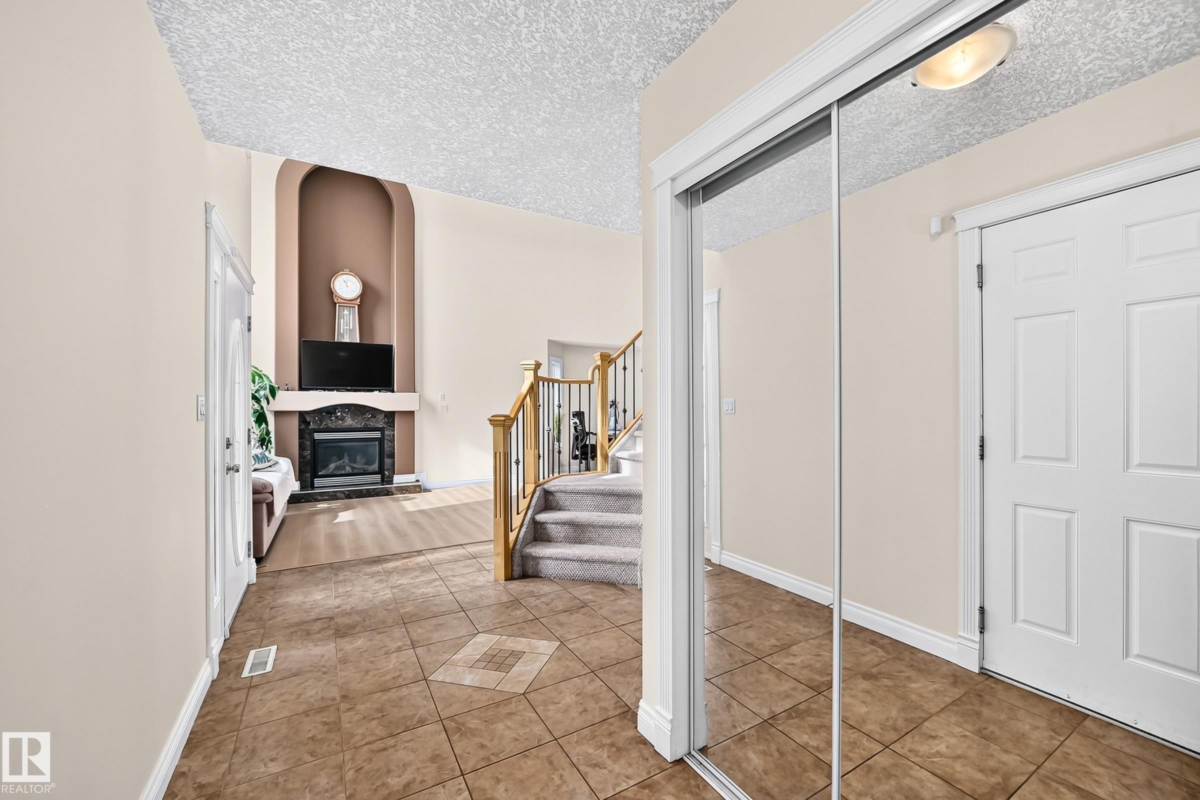 16619 72 Street Nw, Edmonton, AB - Indoor Photo Showing Other Room