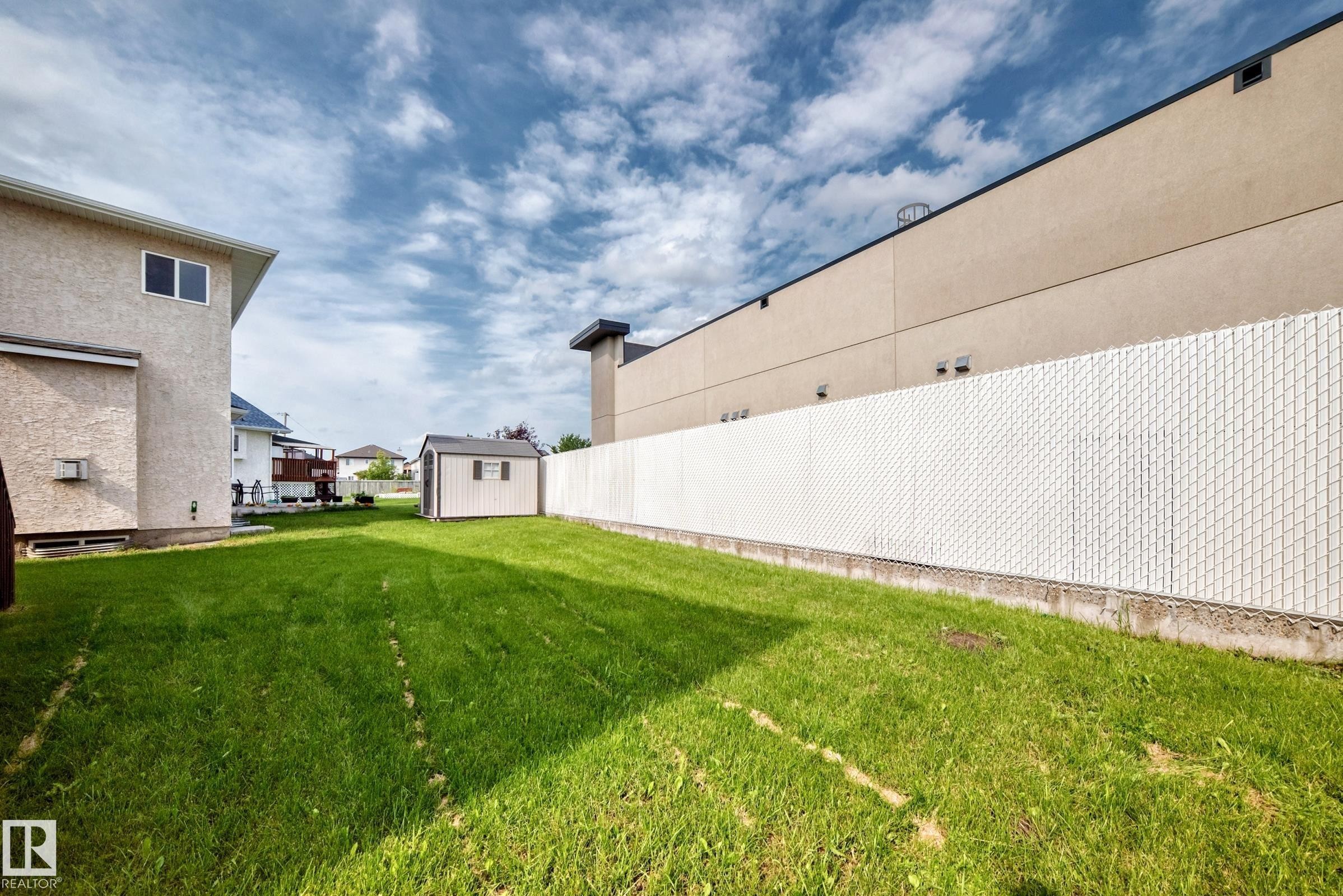 16619 72 Street Nw, Edmonton, AB - Outdoor