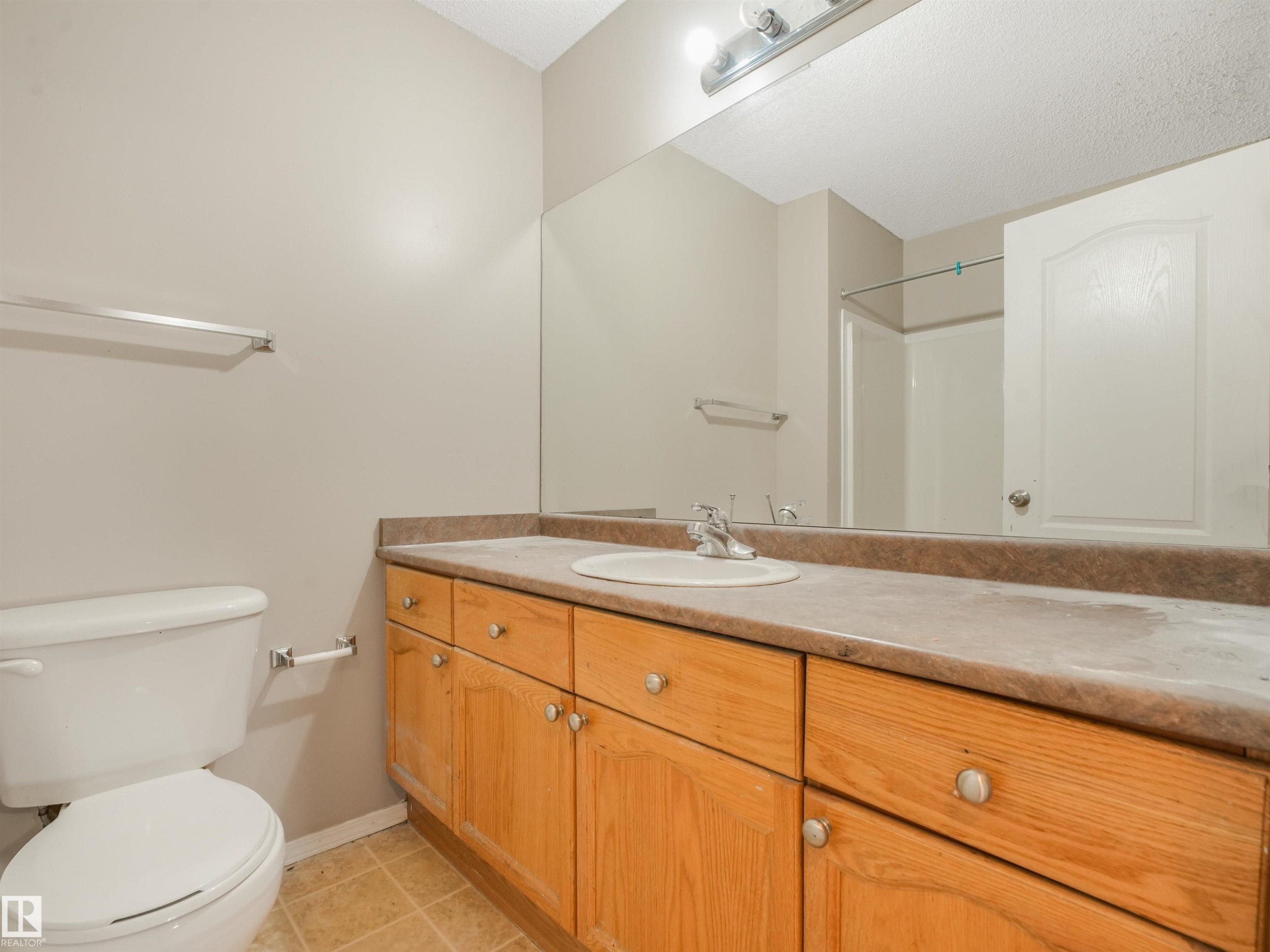 12027 105 Street Nw, Edmonton, AB - Indoor Photo Showing Bathroom