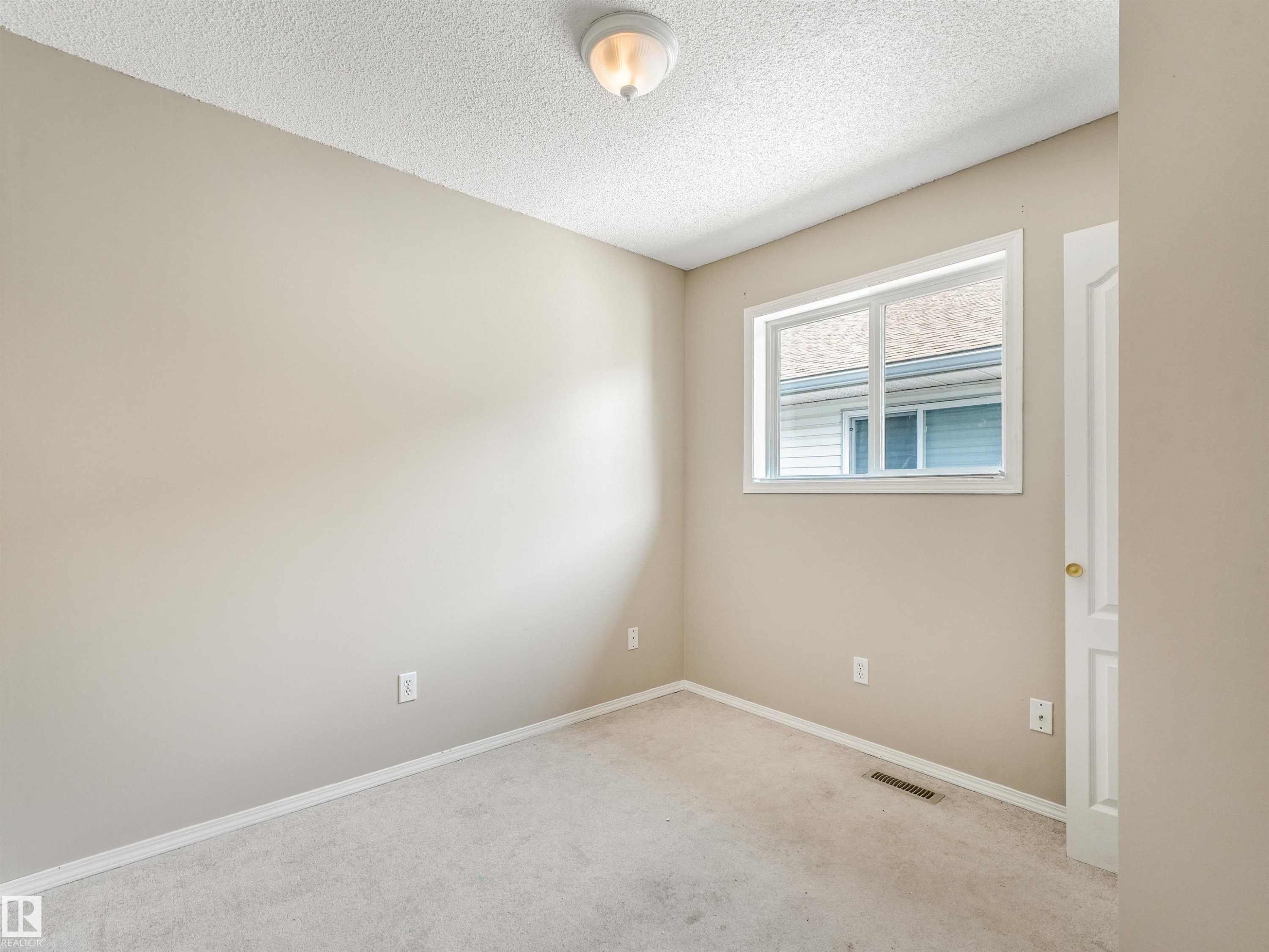 12027 105 Street Nw, Edmonton, AB - Indoor Photo Showing Other Room
