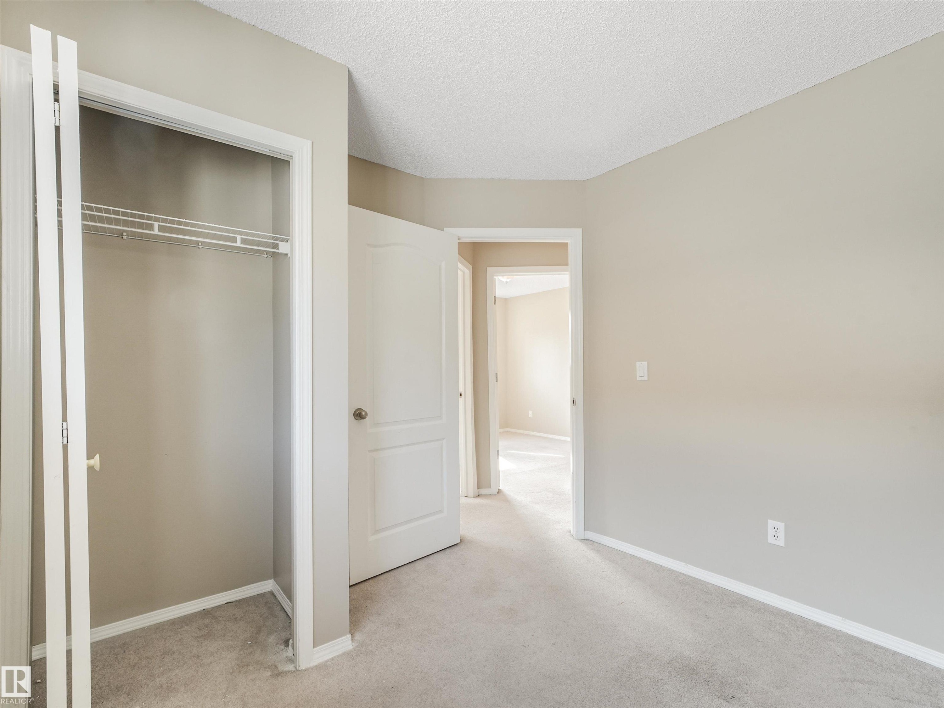 12027 105 Street Nw, Edmonton, AB - Indoor Photo Showing Other Room