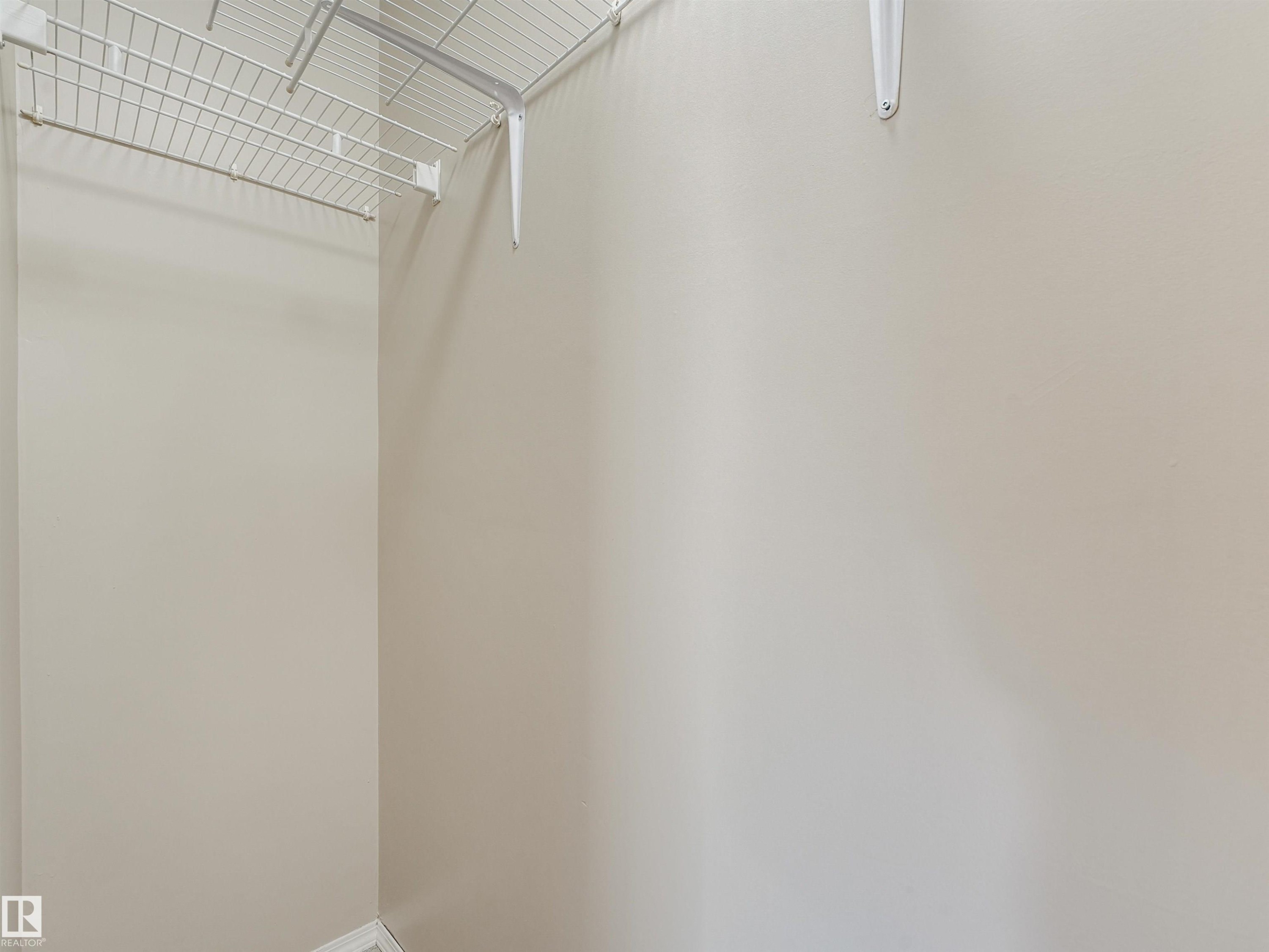 12027 105 Street Nw, Edmonton, AB - Indoor