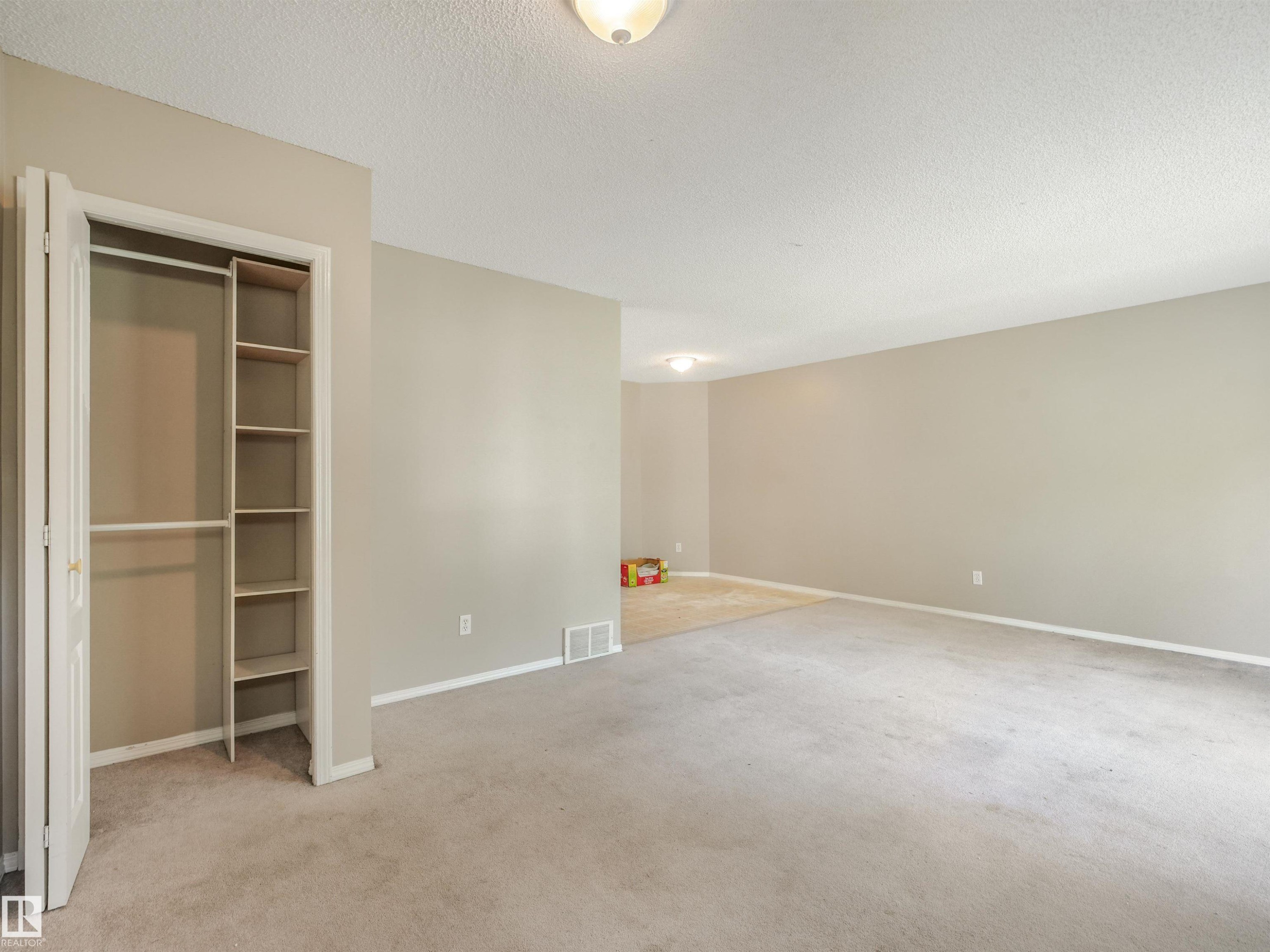 12027 105 Street Nw, Edmonton, AB - Indoor Photo Showing Other Room