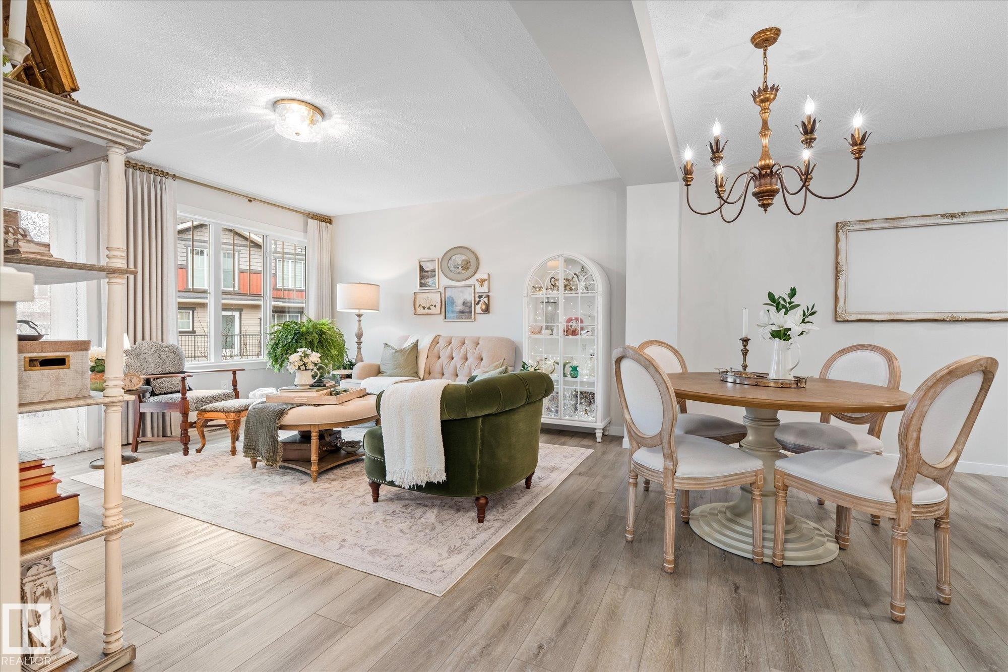 #95 50 Mclaughlin Dr, Spruce Grove, AB - Indoor Photo Showing Dining Room