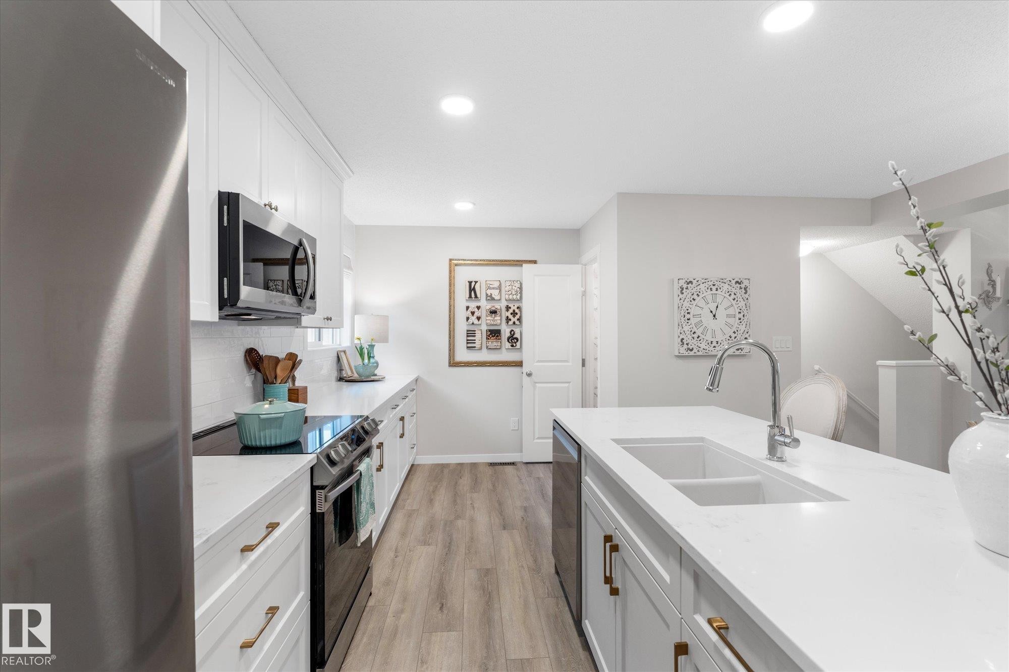 #95 50 Mclaughlin Dr, Spruce Grove, AB - Indoor Photo Showing Kitchen With Double Sink With Upgraded Kitchen
