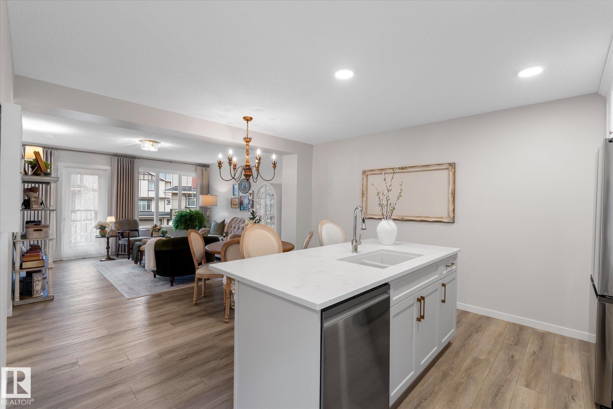 #95 50 Mclaughlin Dr, Spruce Grove, AB - Indoor Photo Showing Kitchen