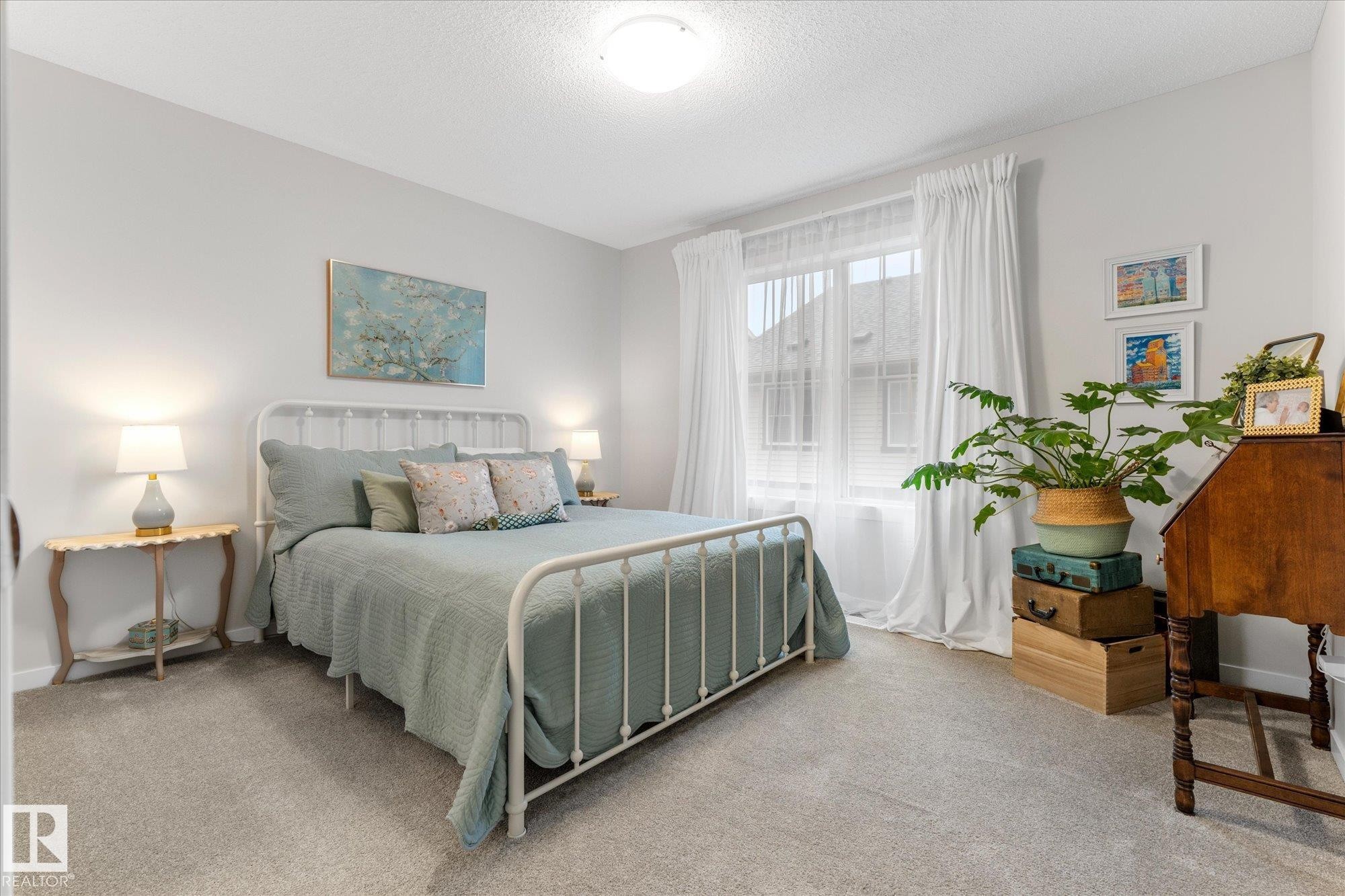 #95 50 Mclaughlin Dr, Spruce Grove, AB - Indoor Photo Showing Bedroom