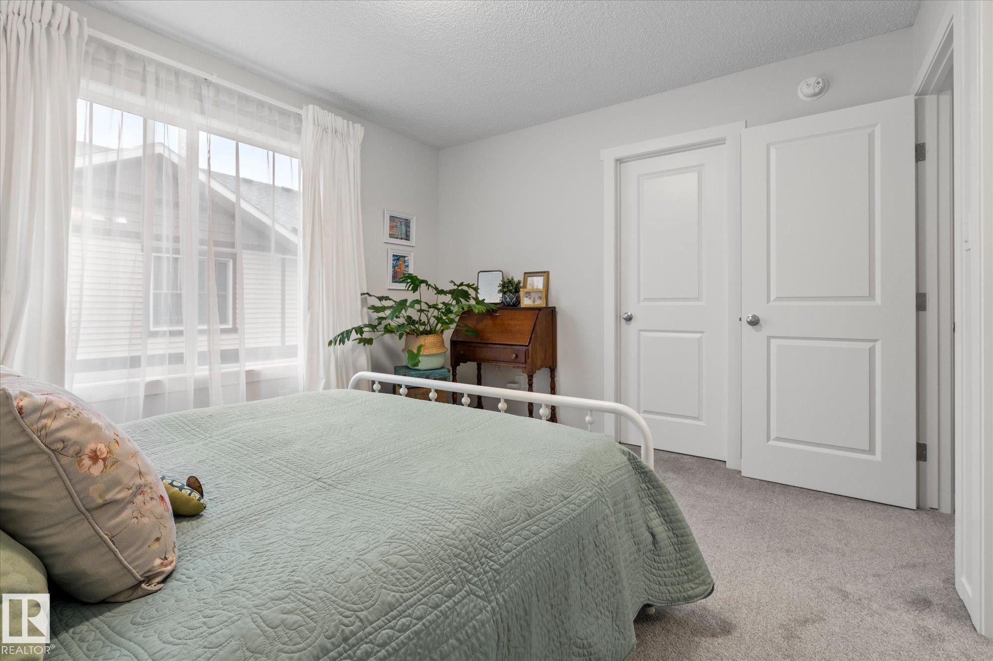 #95 50 Mclaughlin Dr, Spruce Grove, AB - Indoor Photo Showing Bedroom