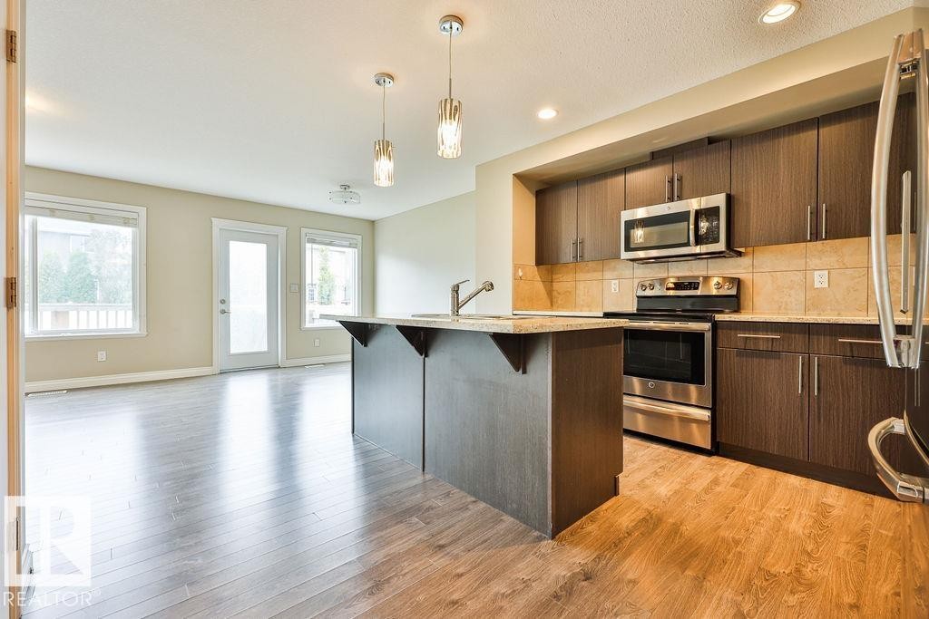 260 Sturtz Bend, Leduc, AB - Indoor Photo Showing Kitchen With Upgraded Kitchen