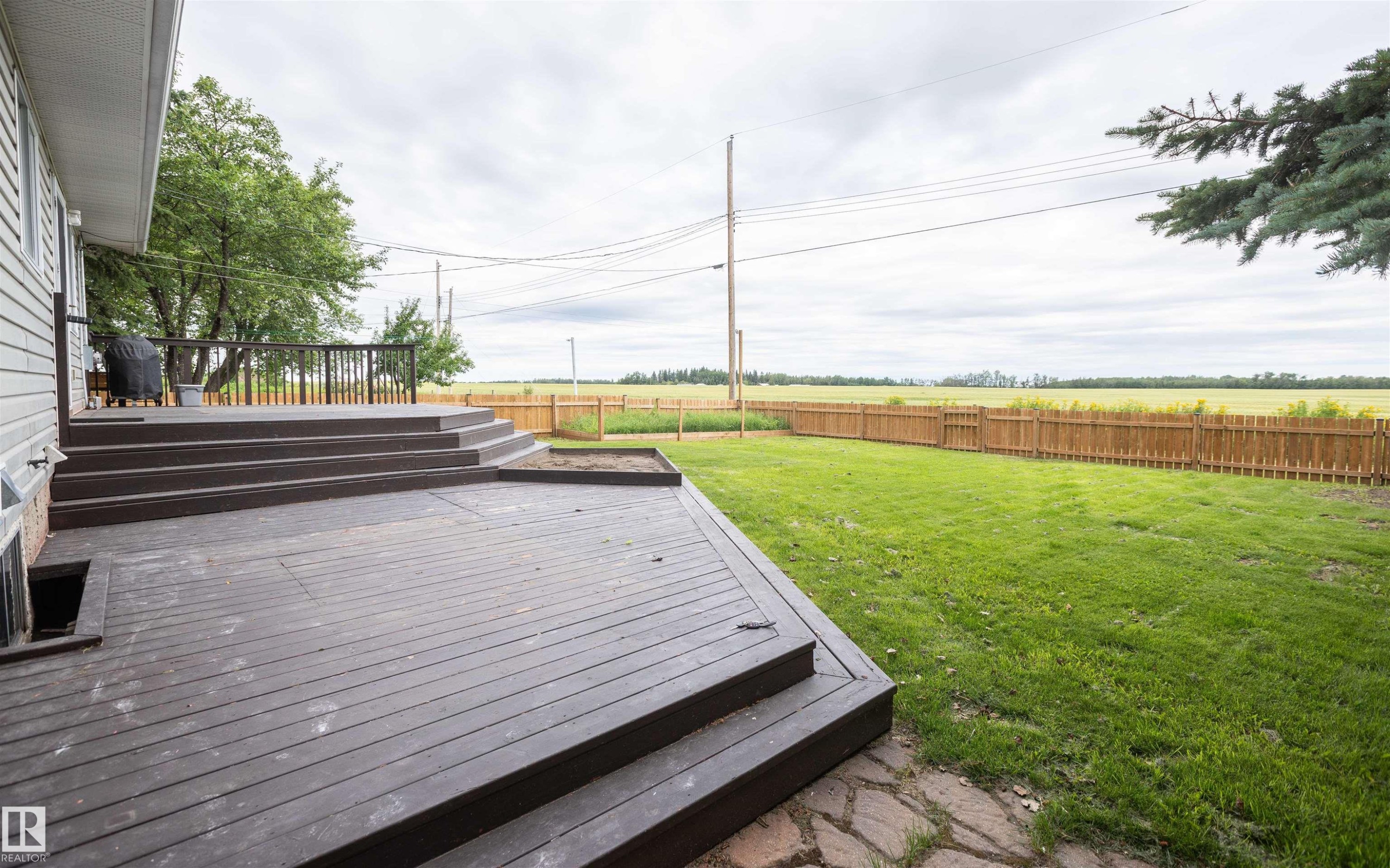 Multi-level outdoor deck with built-in steps and dark wood-finish decking - 5116 51 Avenue, Pickardville, AB - Outdoor With Deck Patio Veranda