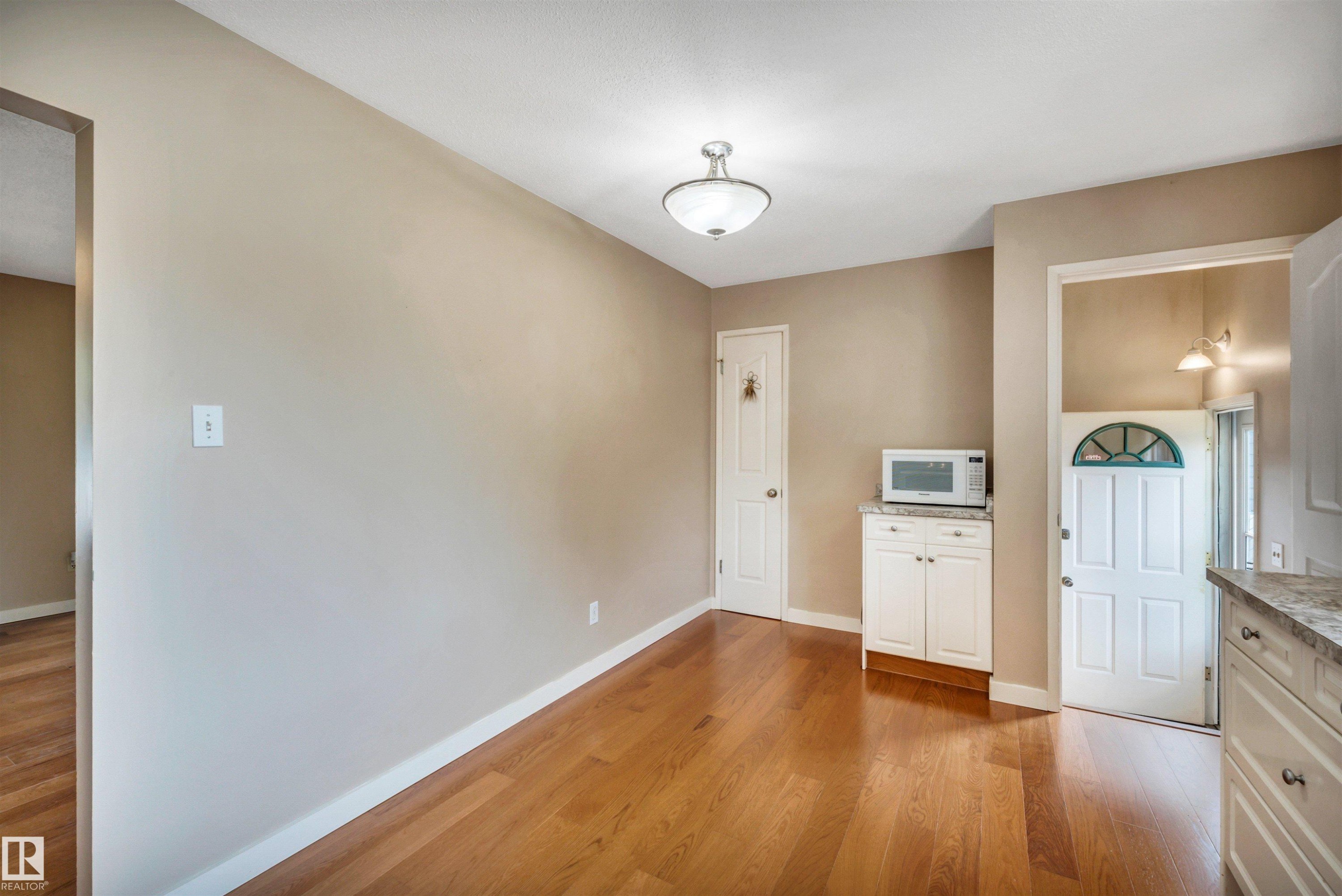 14928 69 Street Nw, Edmonton, AB - Indoor Photo Showing Other Room