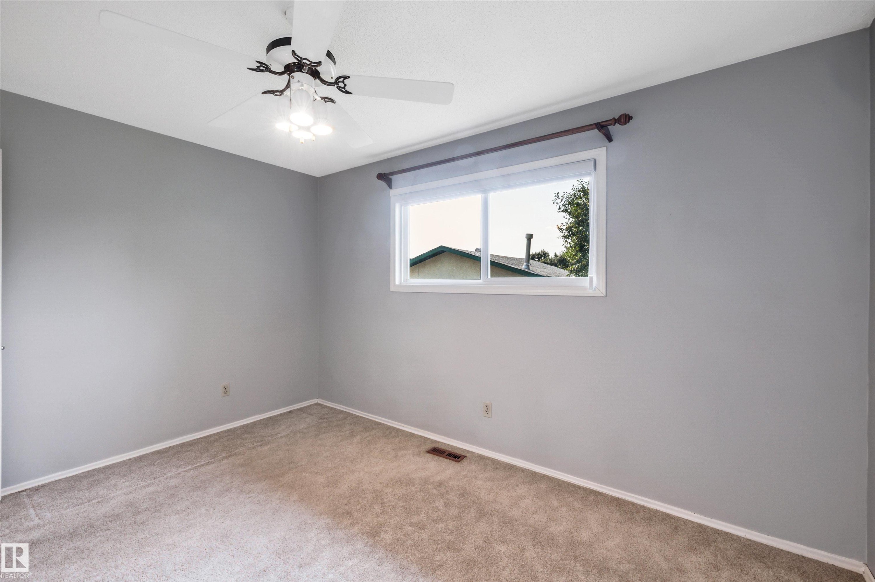 14928 69 Street Nw, Edmonton, AB - Indoor Photo Showing Other Room