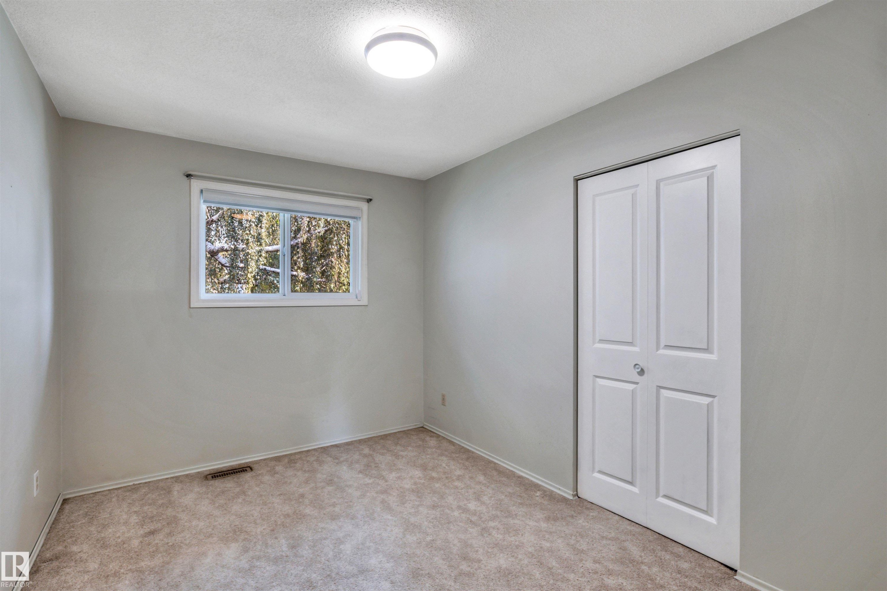 14928 69 Street Nw, Edmonton, AB - Indoor Photo Showing Other Room