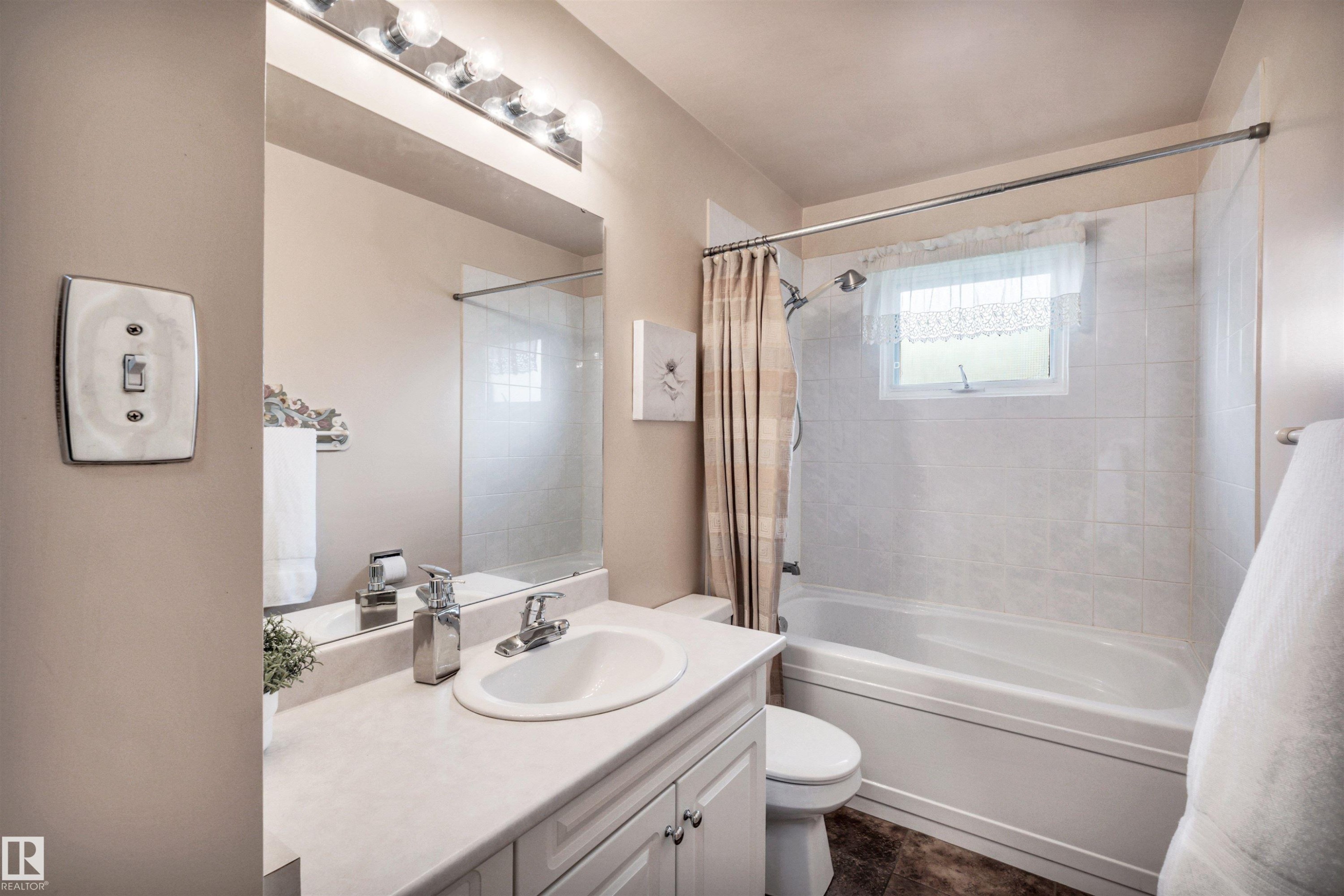 14928 69 Street Nw, Edmonton, AB - Indoor Photo Showing Bathroom