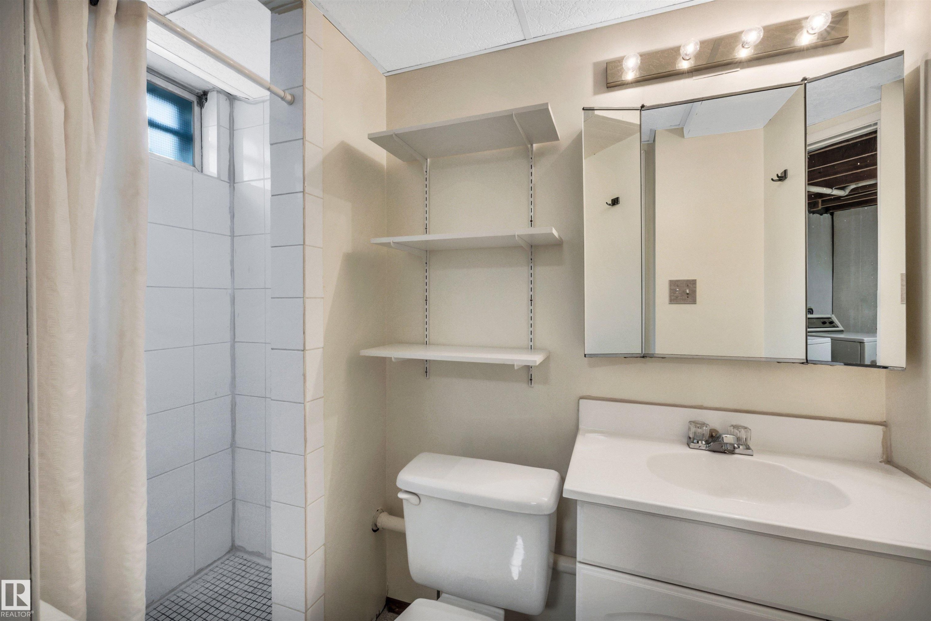 14928 69 Street Nw, Edmonton, AB - Indoor Photo Showing Bathroom