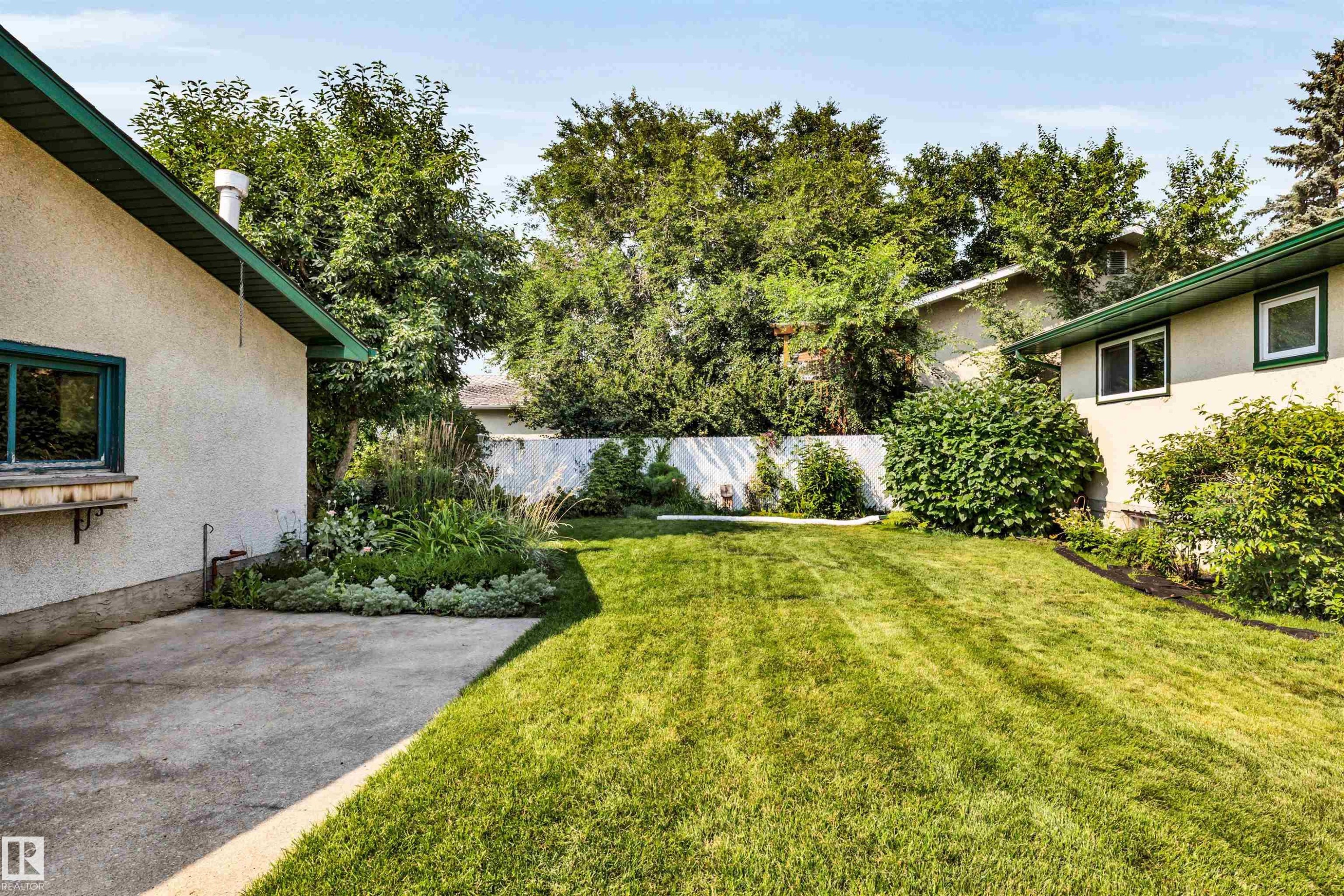 14928 69 Street Nw, Edmonton, AB - Outdoor