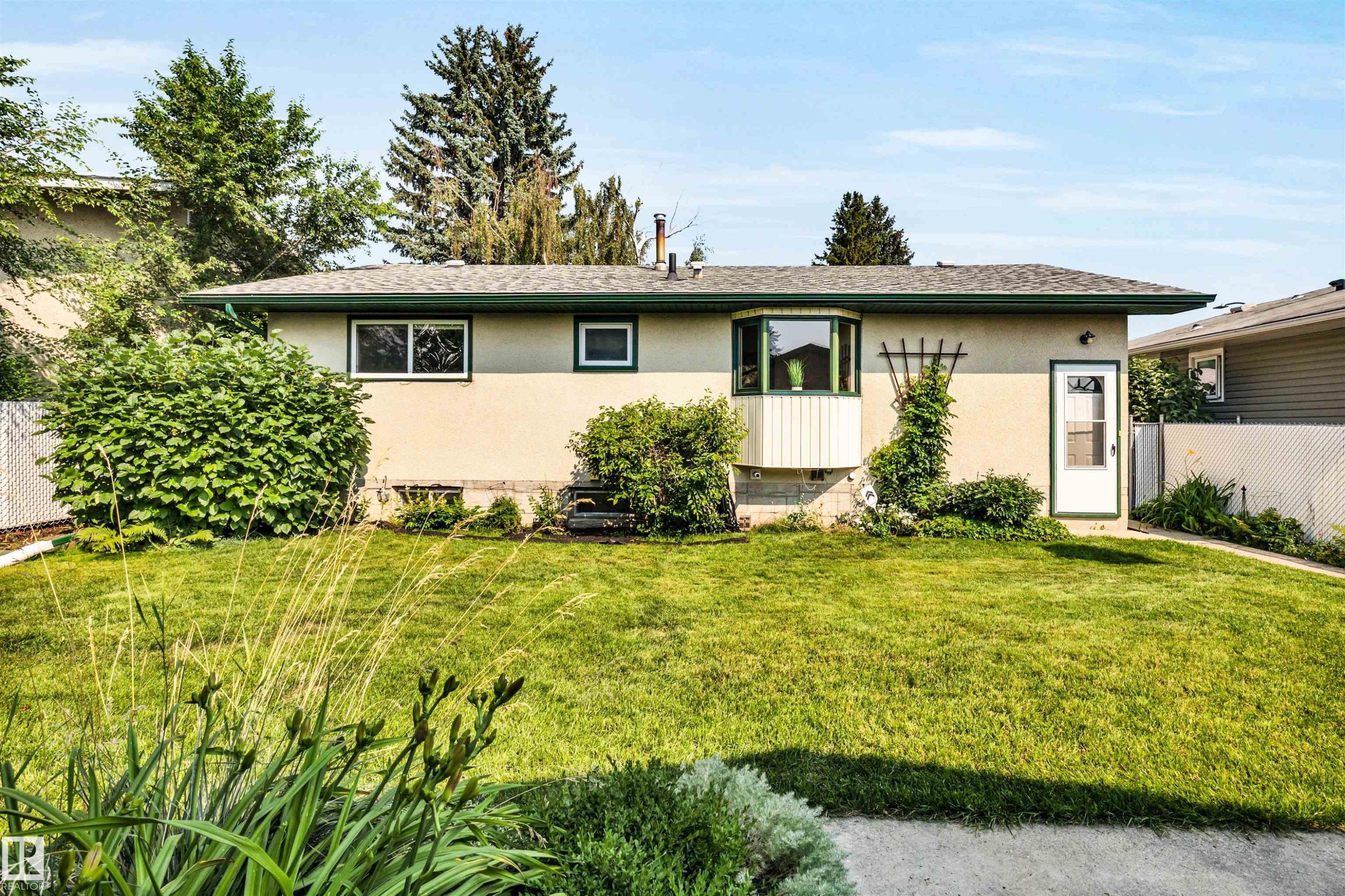 14928 69 Street Nw, Edmonton, AB - Outdoor