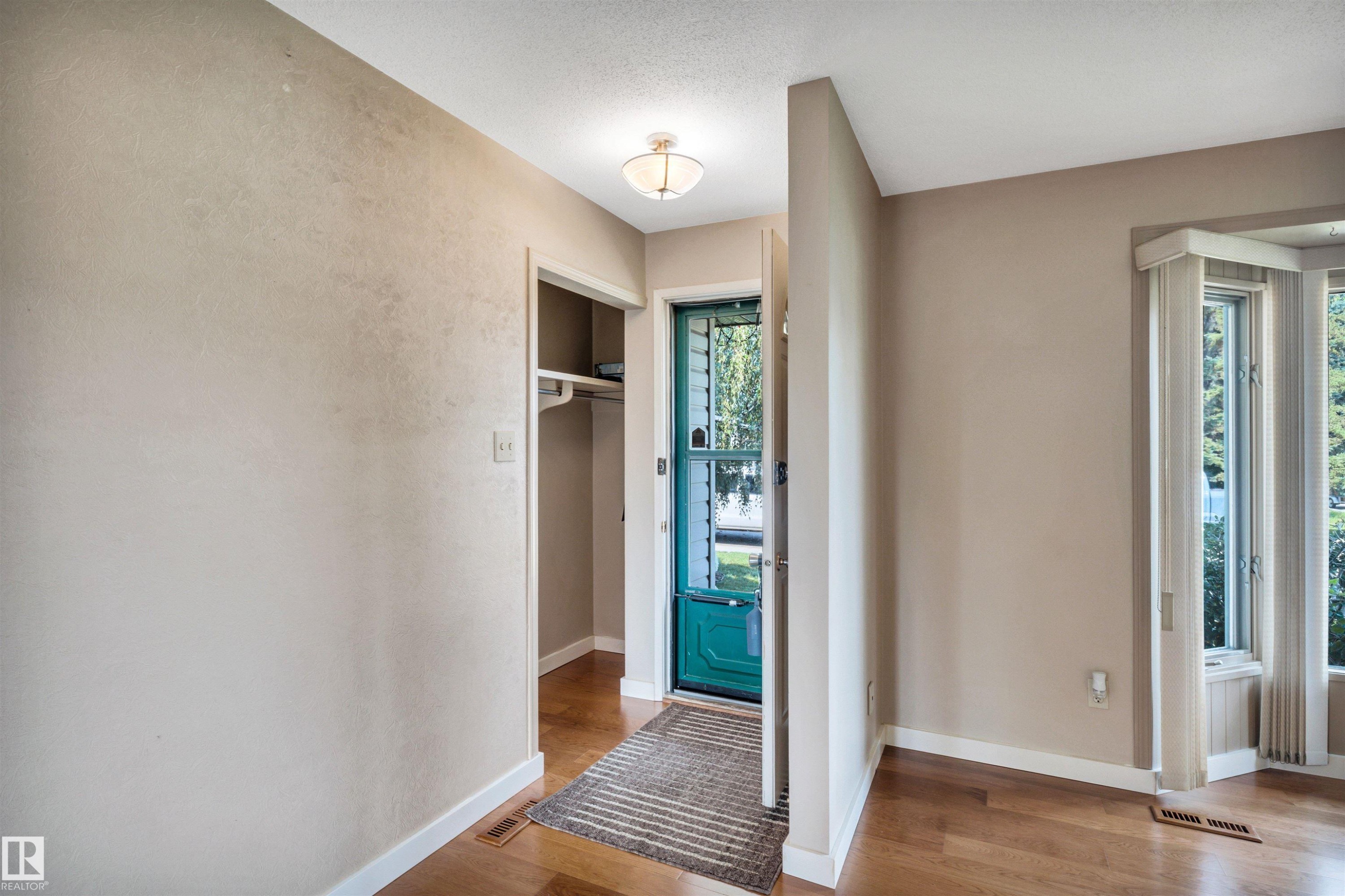 14928 69 Street Nw, Edmonton, AB - Indoor Photo Showing Other Room