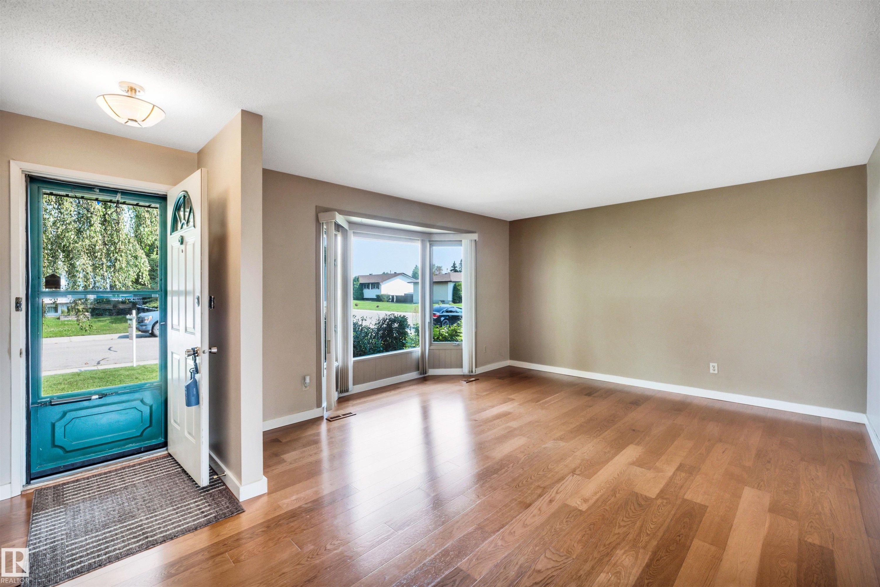 14928 69 Street Nw, Edmonton, AB - Indoor Photo Showing Other Room