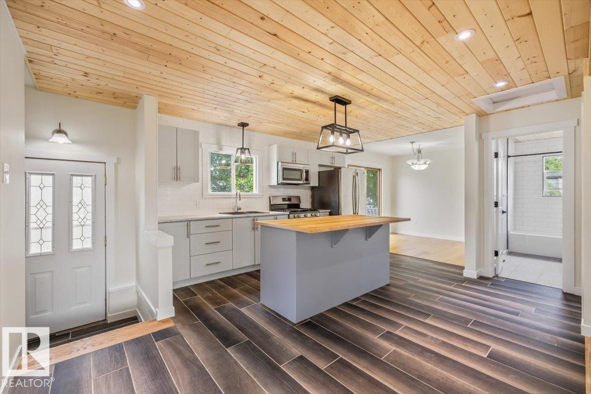 10415 98 Avenue, Fort Saskatchewan, AB - Indoor Photo Showing Other Room