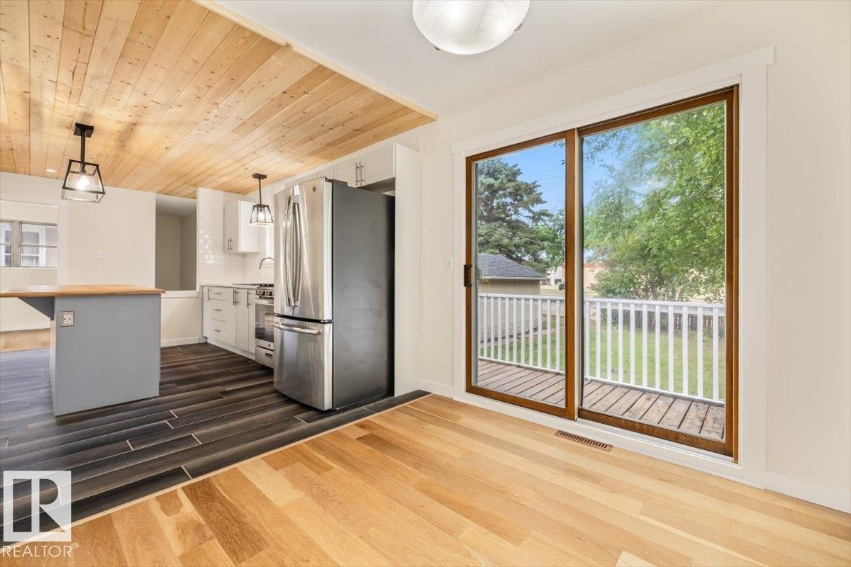 10415 98 Avenue, Fort Saskatchewan, AB - Indoor Photo Showing Kitchen