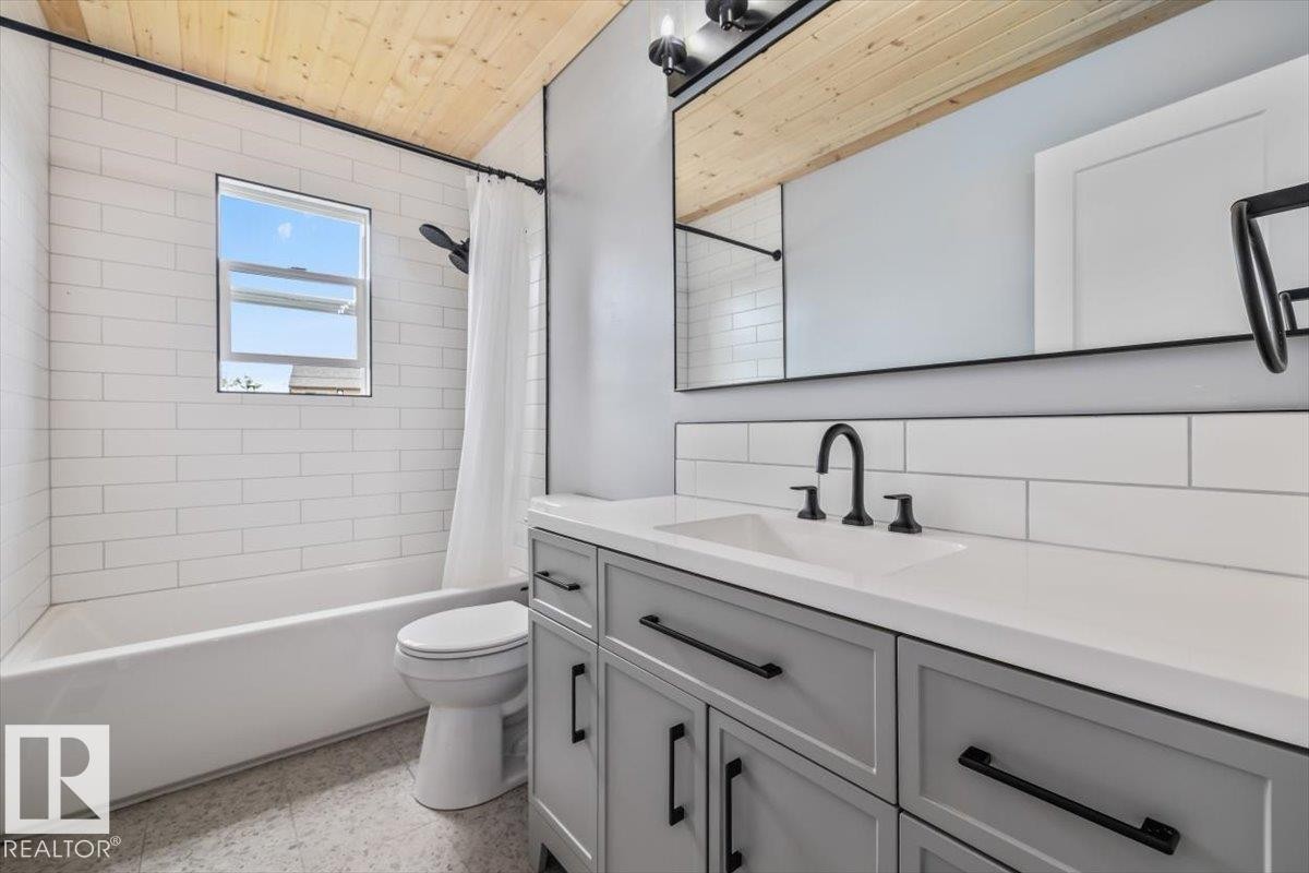 10415 98 Avenue, Fort Saskatchewan, AB - Indoor Photo Showing Bathroom