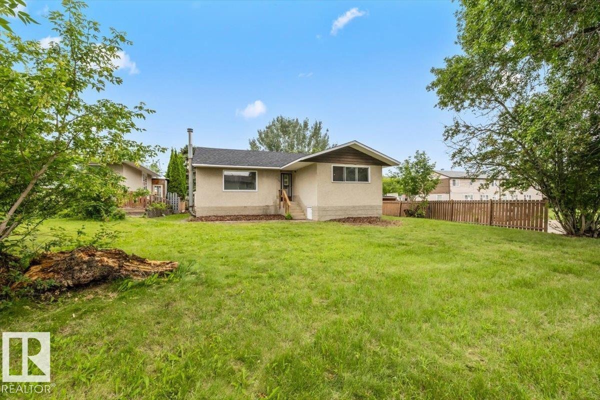10415 98 Avenue, Fort Saskatchewan, AB - Outdoor