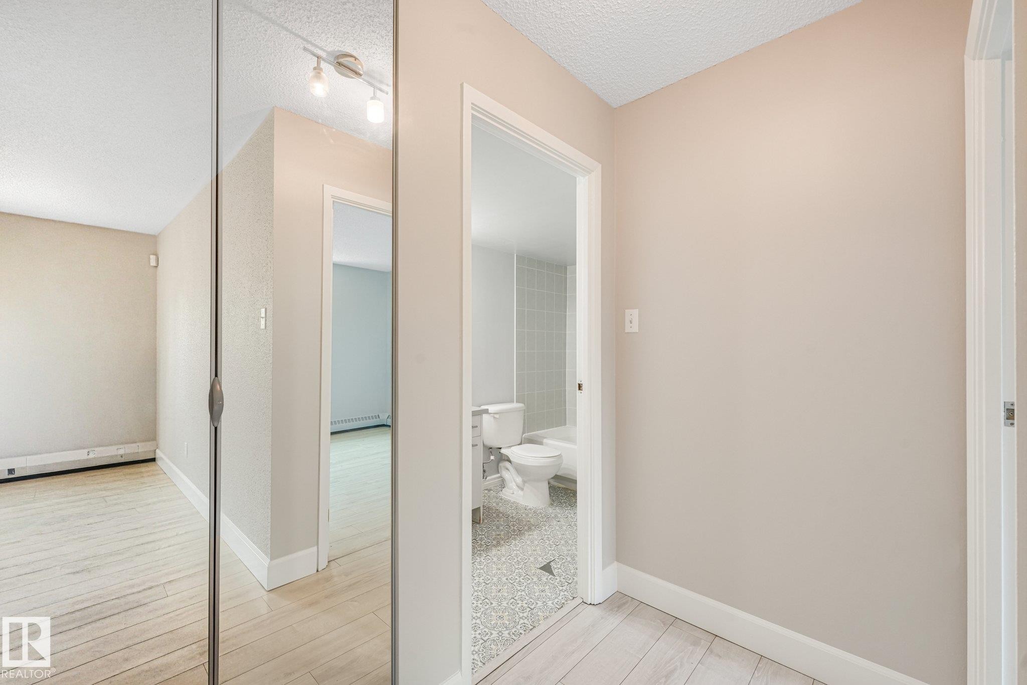 #302 9916 113 St Nw, Edmonton, AB - Indoor