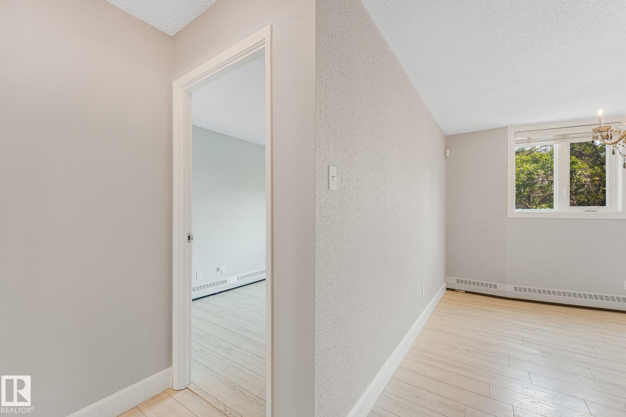 #302 9916 113 St Nw, Edmonton, AB - Indoor Photo Showing Other Room