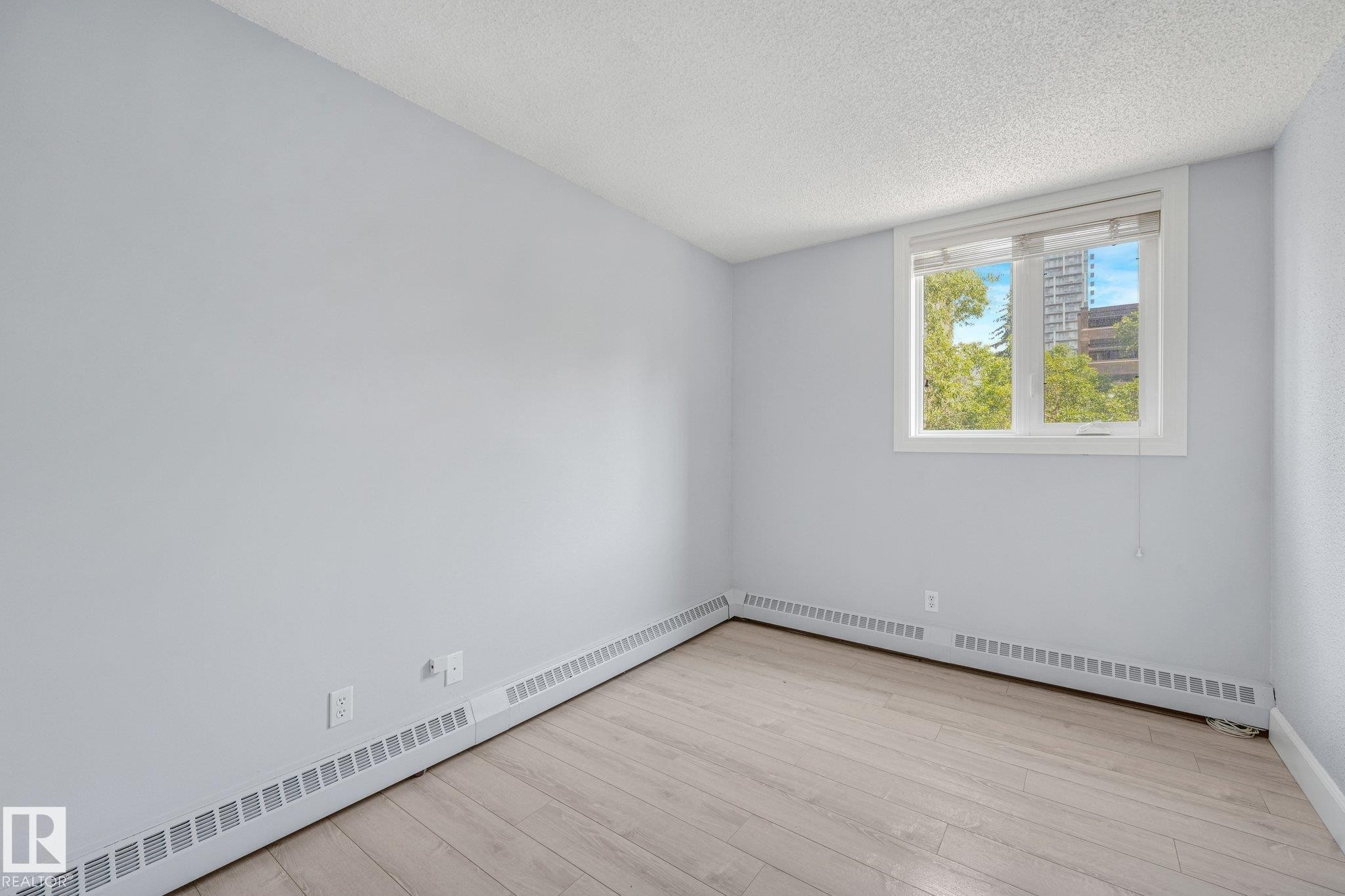 #302 9916 113 St Nw, Edmonton, AB - Indoor Photo Showing Other Room
