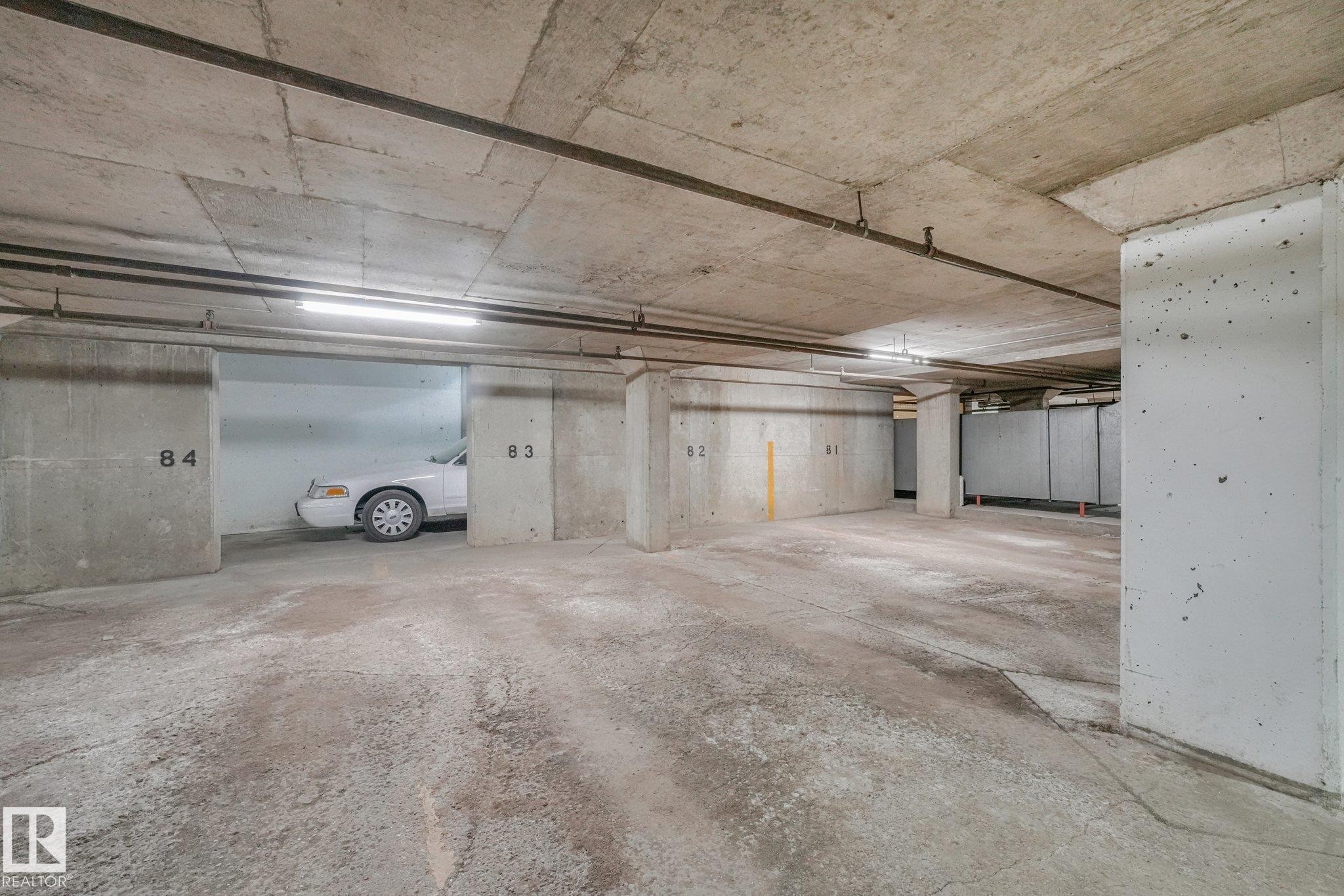 #302 9916 113 St Nw, Edmonton, AB - Indoor Photo Showing Garage