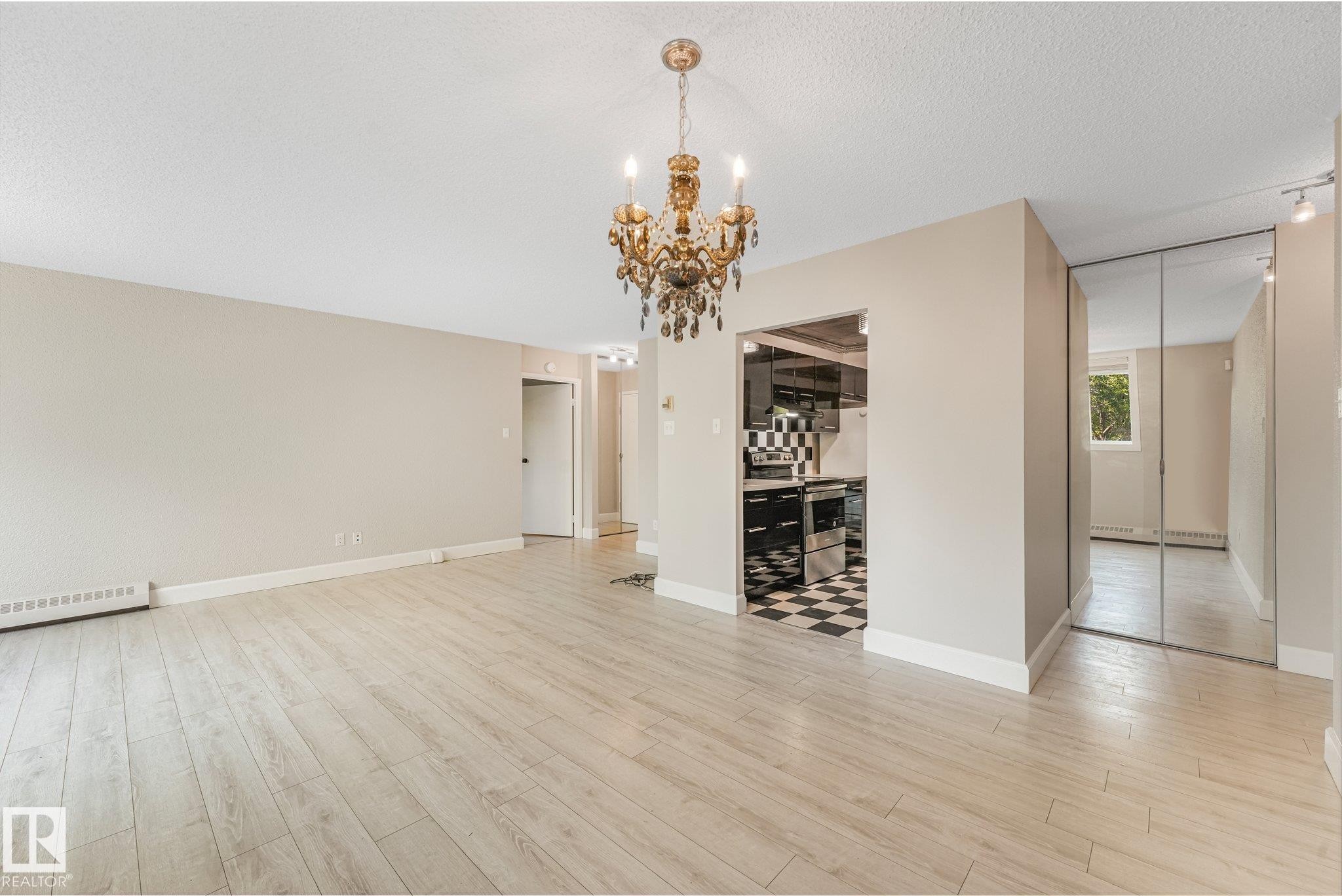 #302 9916 113 St Nw, Edmonton, AB - Indoor